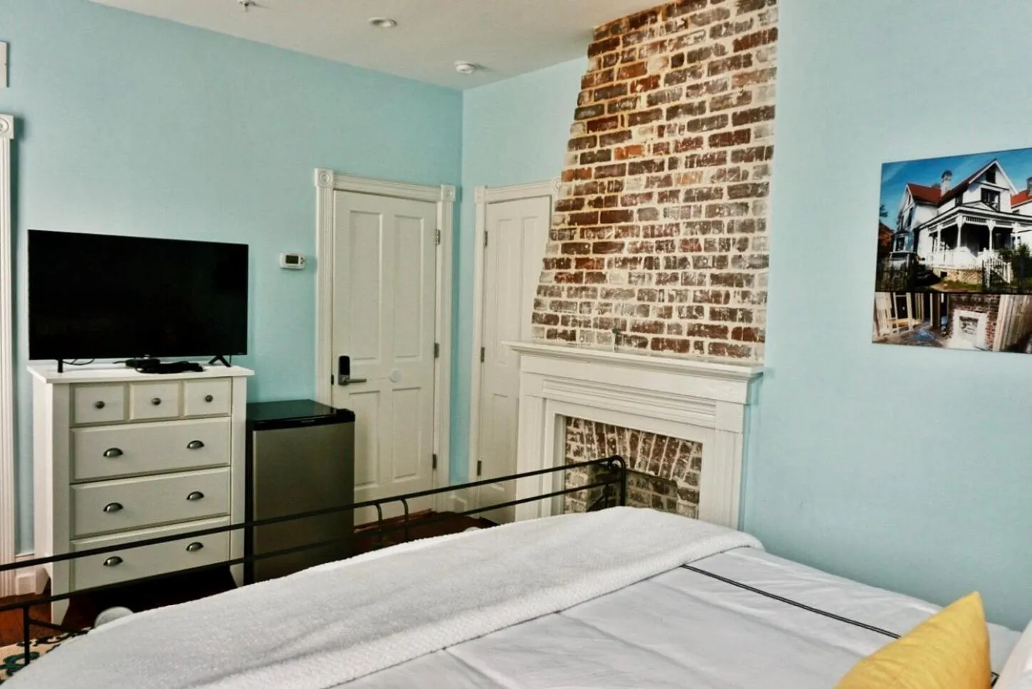 Bed in Luxurious Private Suites in Downtown Charleston