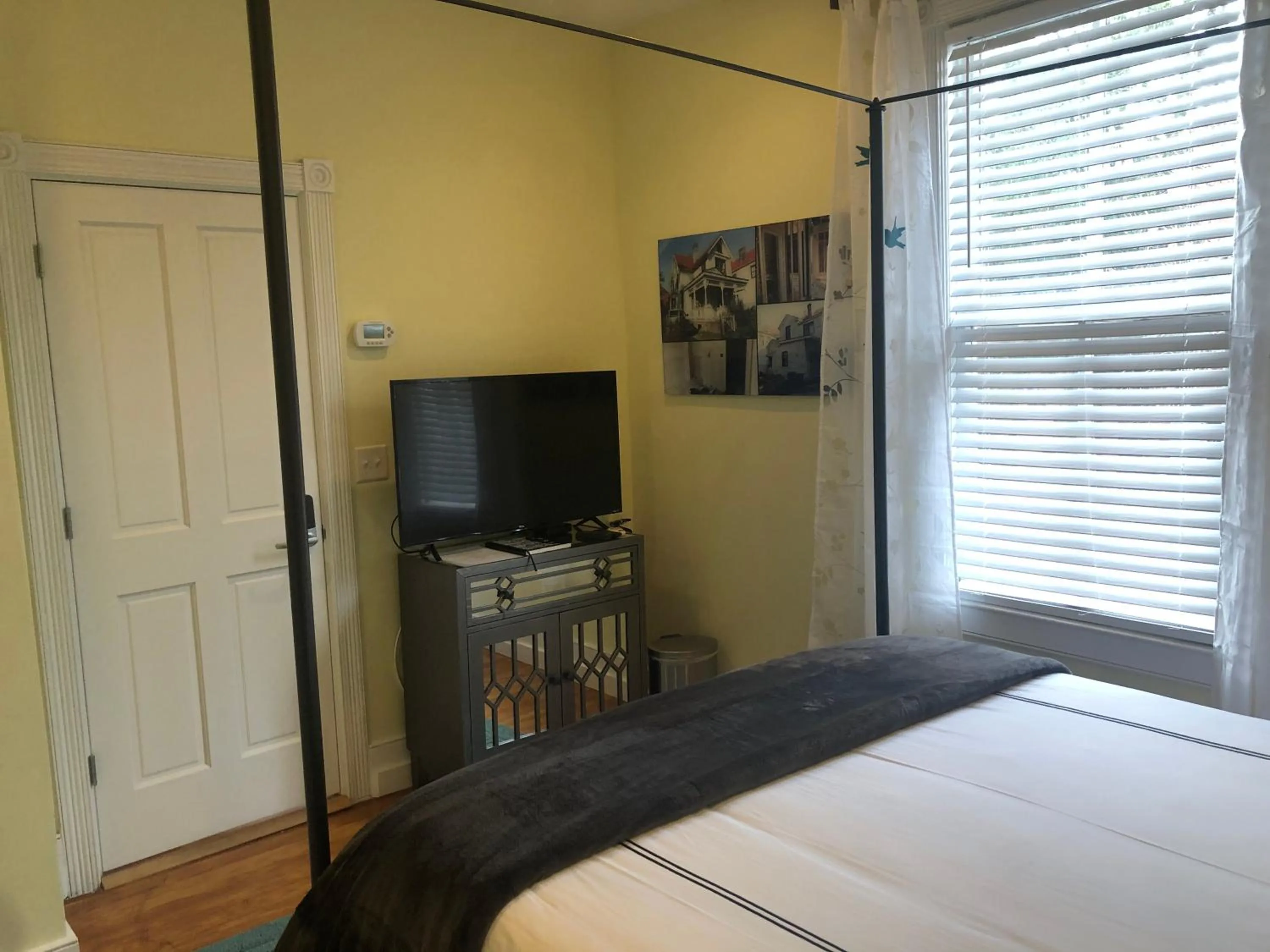 Bed in Luxurious Private Suites in Downtown Charleston