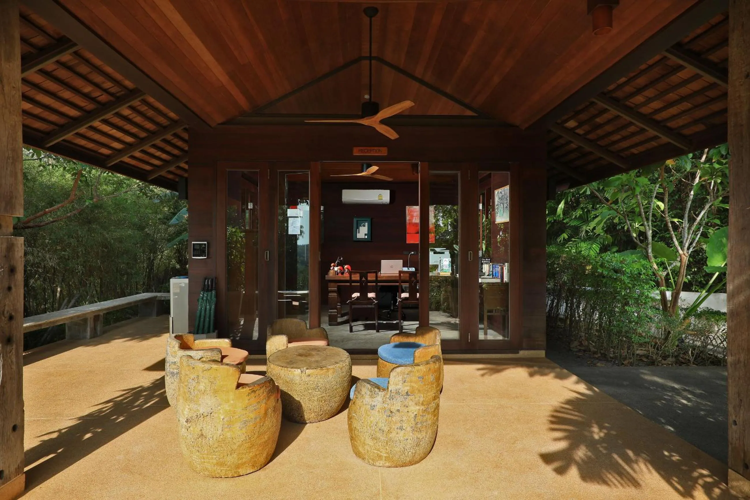Lobby or reception in SAMSAM Yao Noi - ANDAMAN MAGIC & ART VILLAS