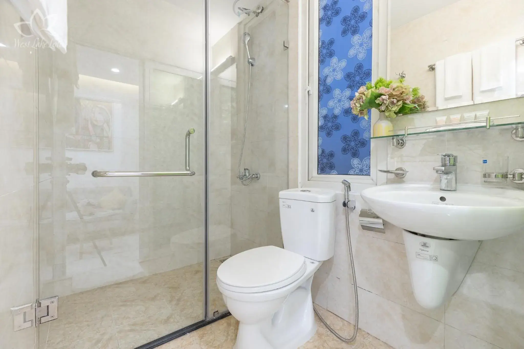 Small Double Room in The Lakeview - West Lake Lotus Apartments Small Double Room in The Lakeview - West Lake Lotus Apartments