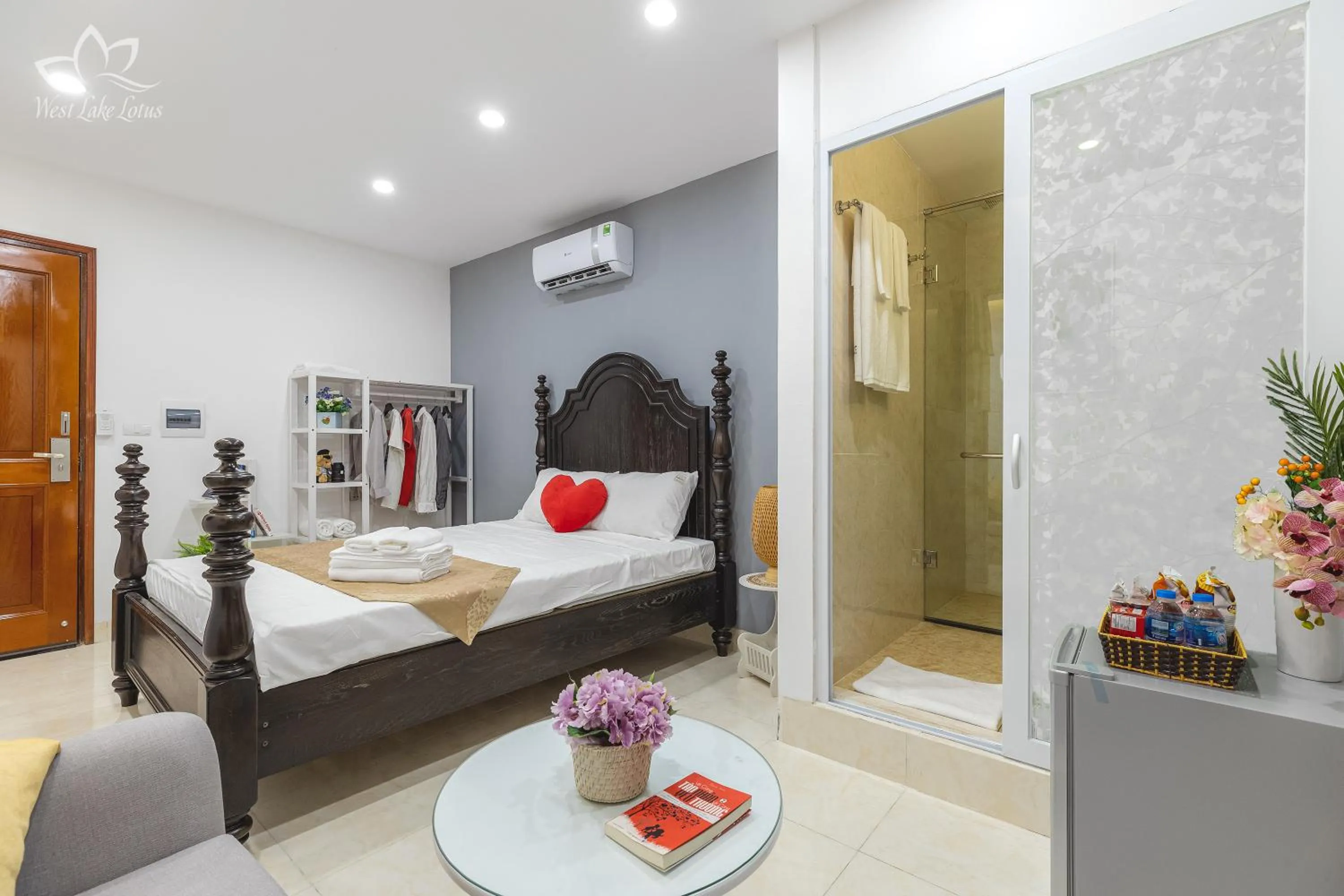 Photo of the whole room, Bed in The Lakeview - West Lake Lotus Apartments