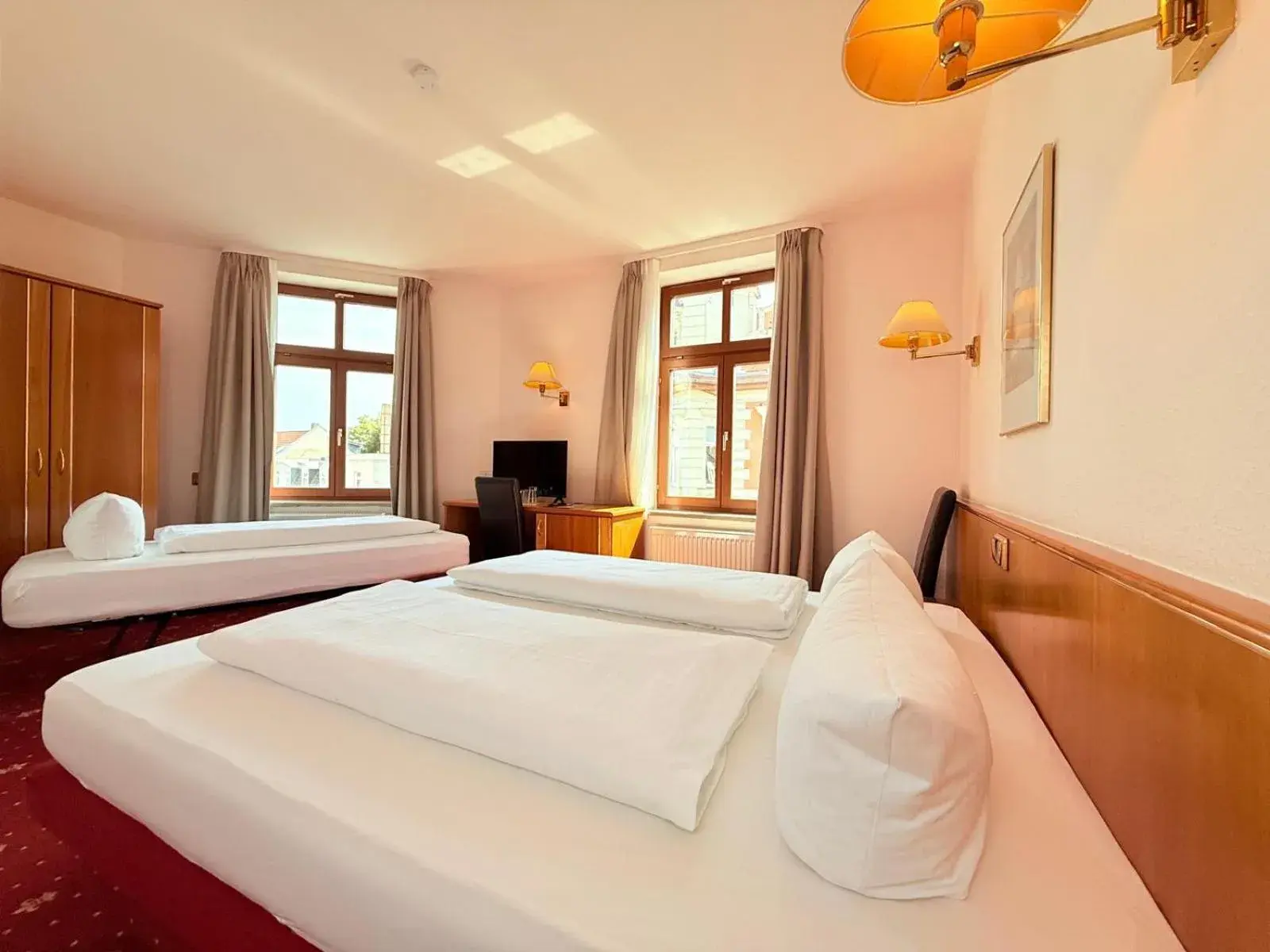 Triple Room in Hotel Merseburger Hof Triple Room in Hotel Merseburger Hof