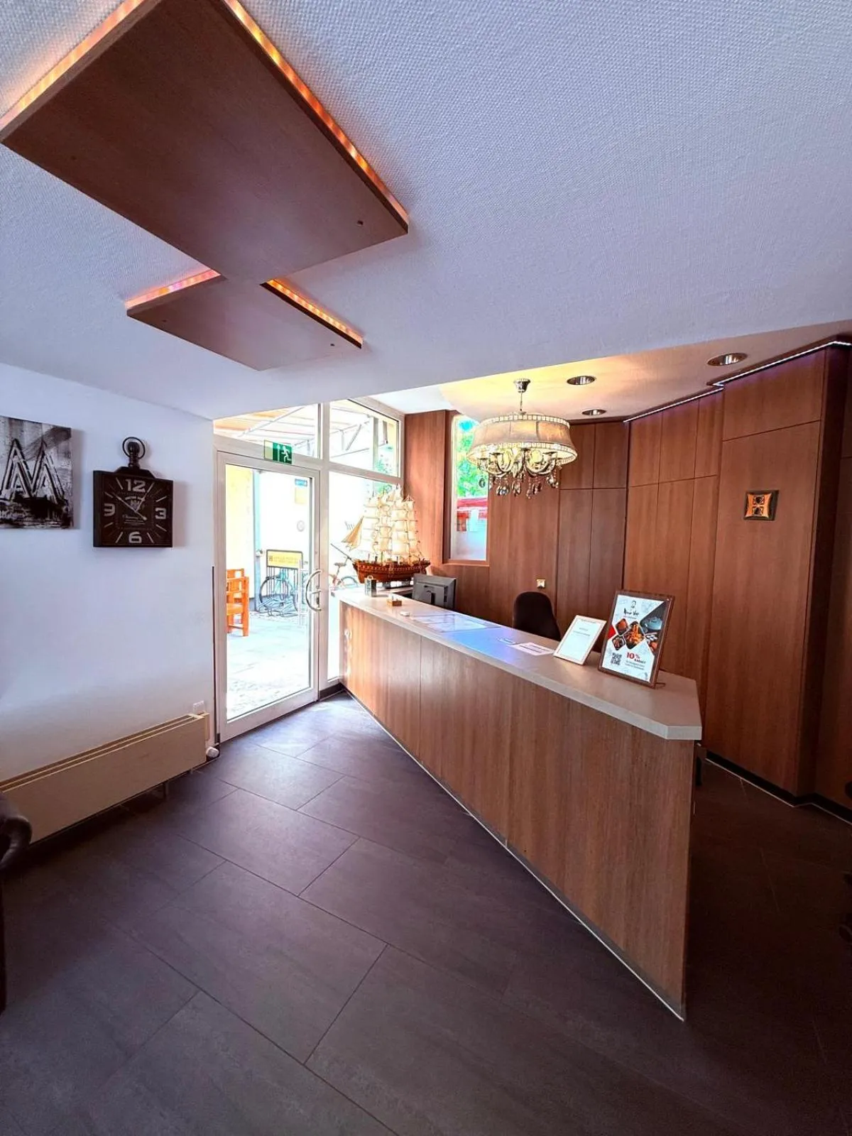 Lobby or reception, Bed in Hotel Merseburger Hof