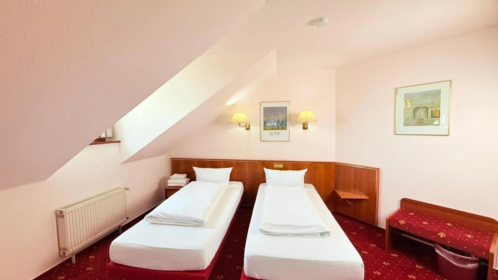 Bedroom, Bed in Hotel Merseburger Hof