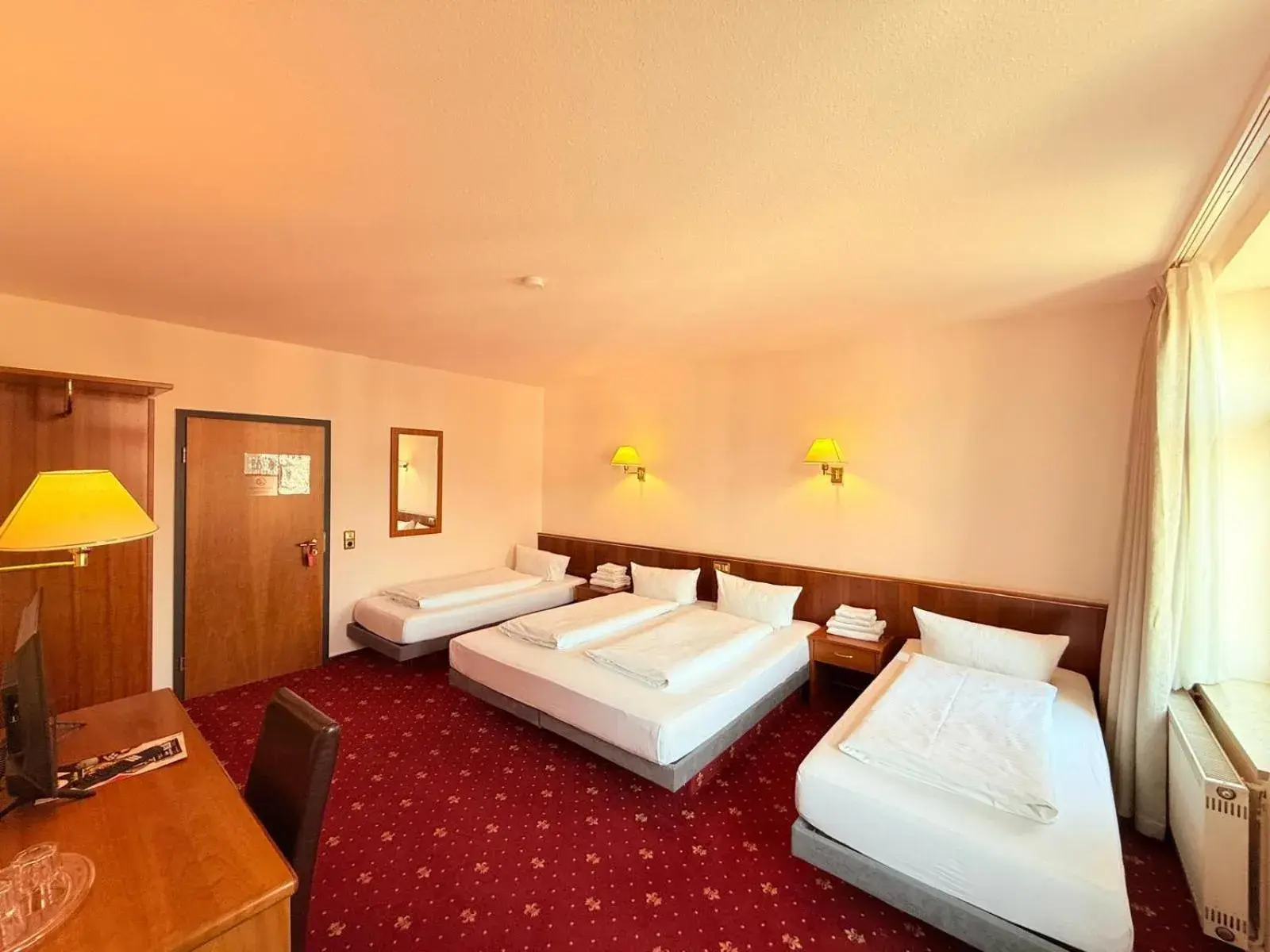 Family Room with disability access in Hotel Merseburger Hof Family Room with disability access in Hotel Merseburger Hof