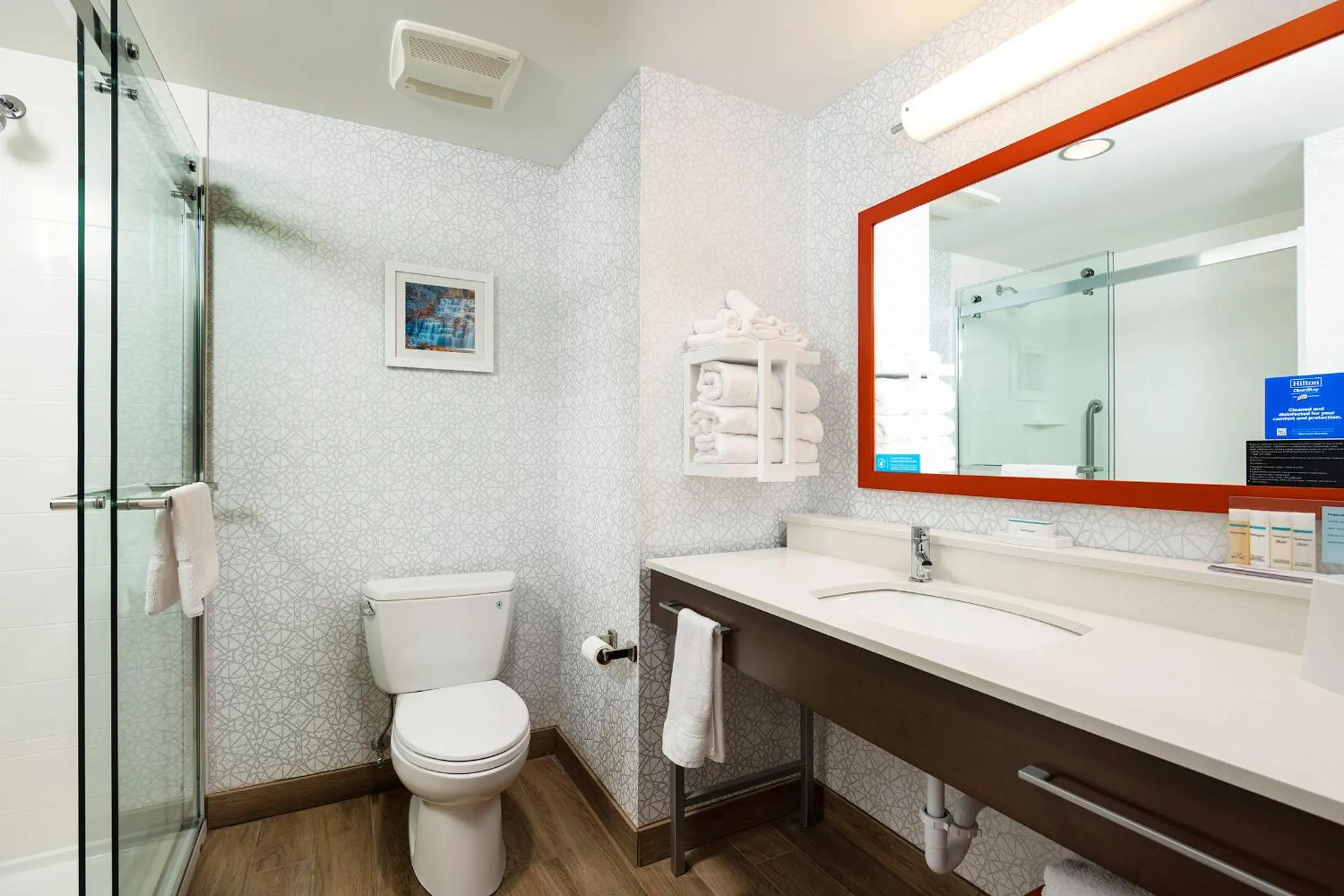 Bathroom in Hampton Inn Buffalo - Amherst