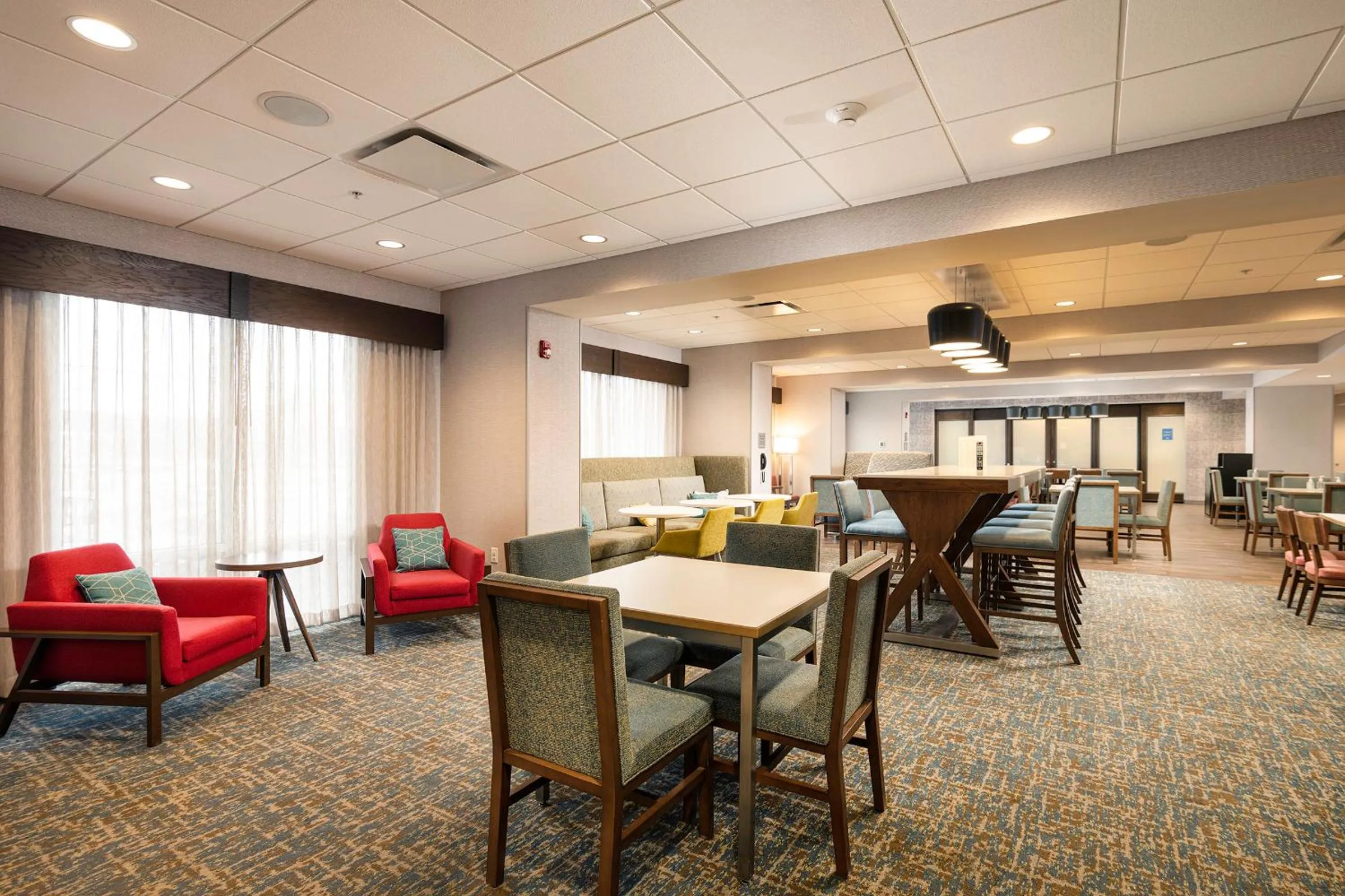 Property building in Hampton Inn Buffalo - Amherst