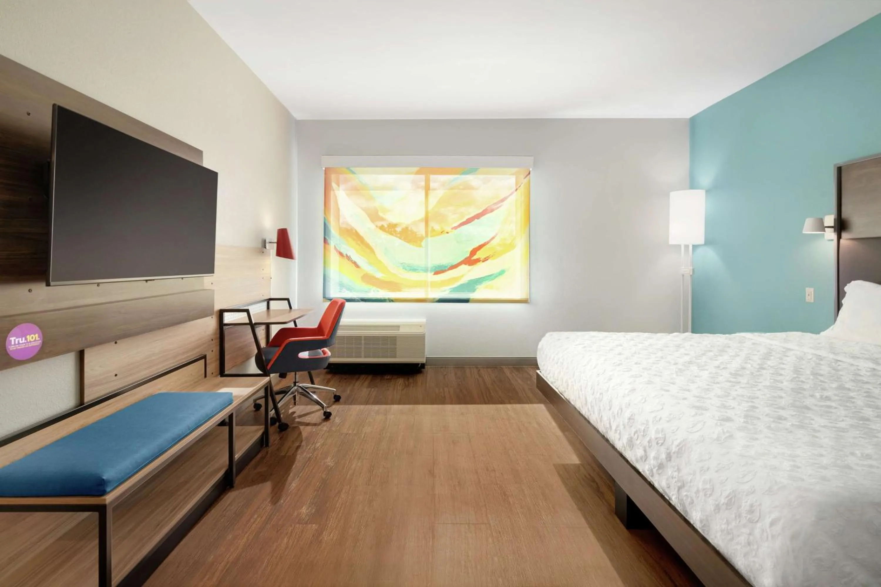 Bedroom, Bed in Tru By Hilton Sandusky, Oh