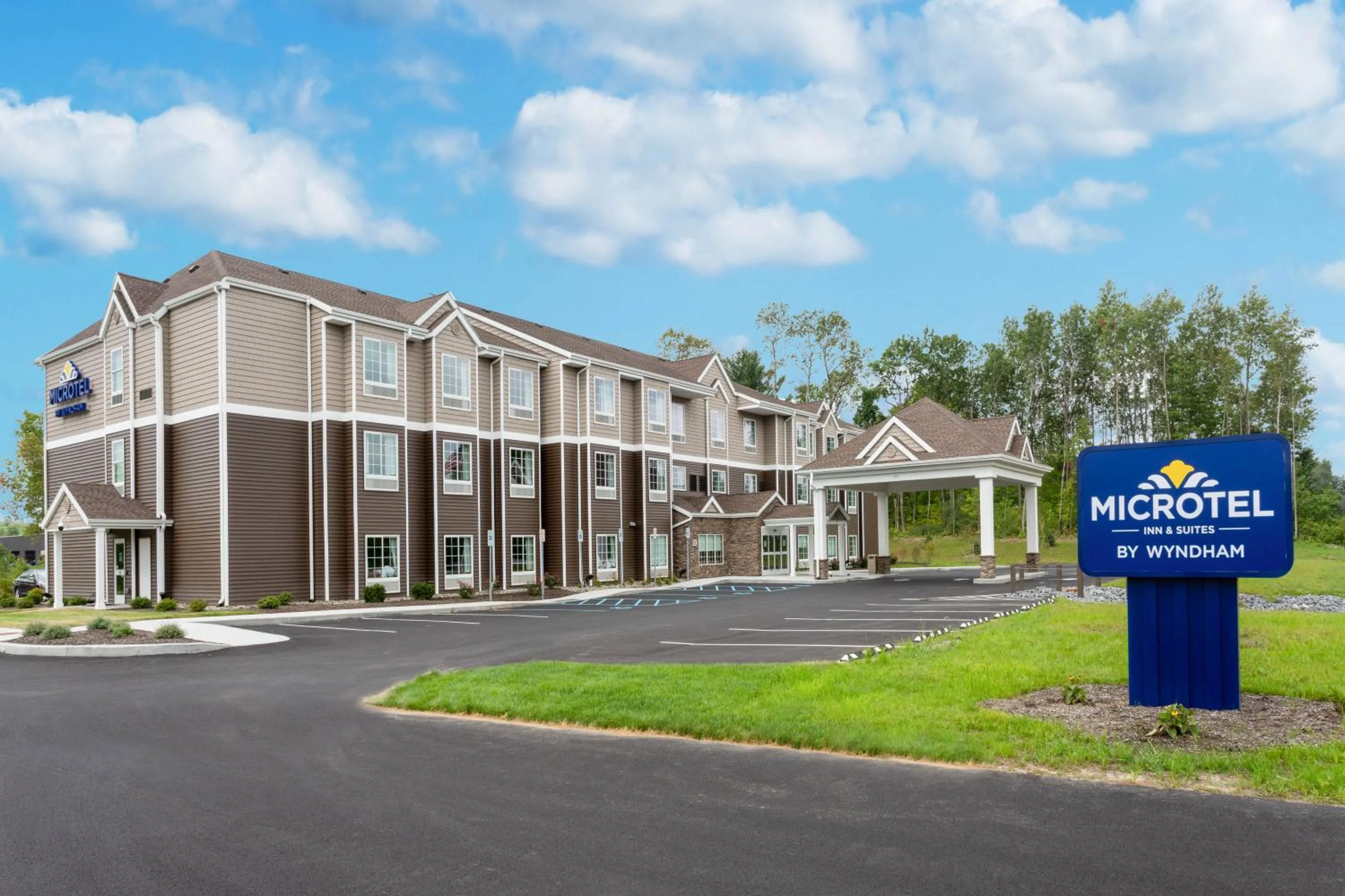 Microtel Inn & Suites by Wyndham Amsterdam NY
