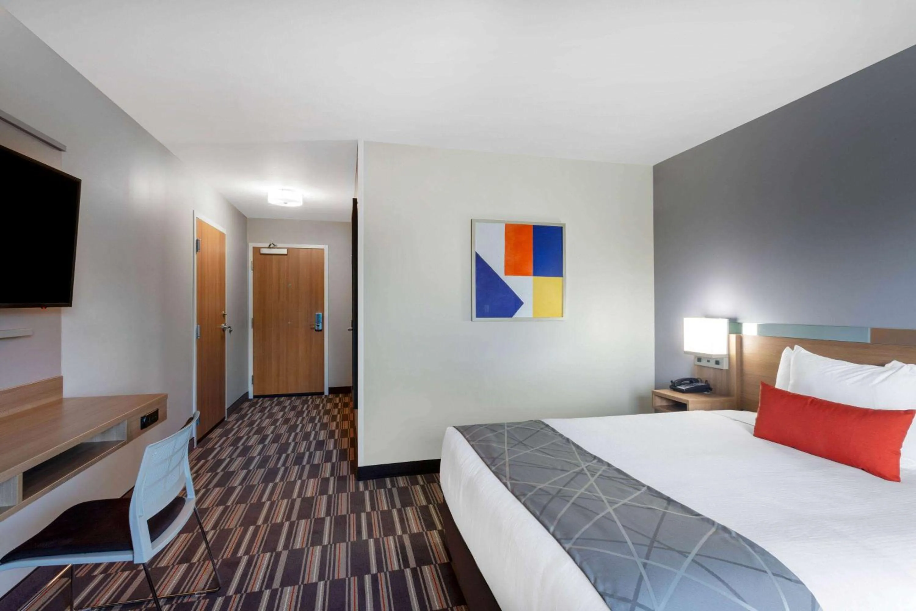 Photo of the whole room, Bed in Microtel Inn & Suites by Wyndham Amsterdam NY