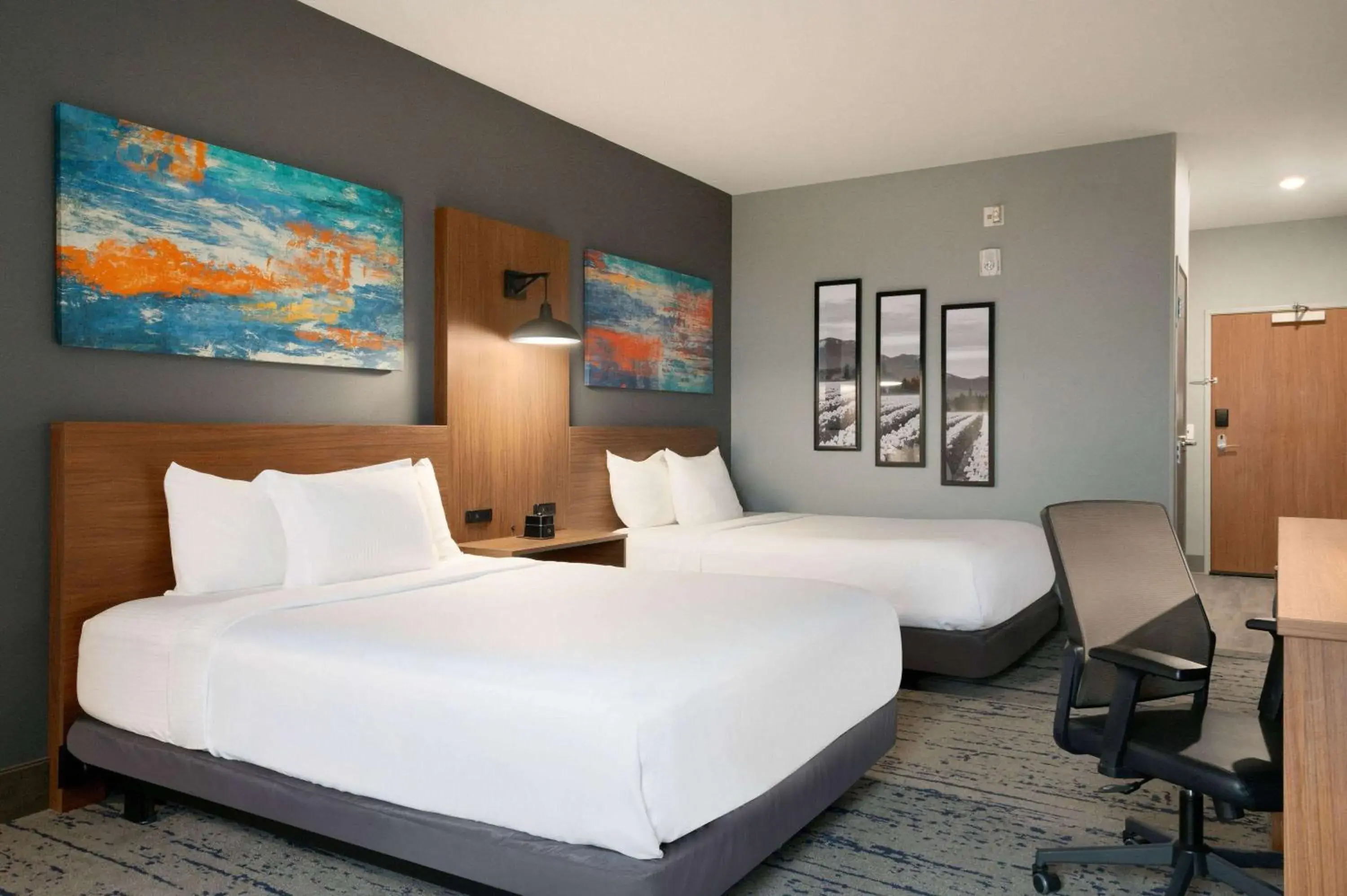 Queen Room with Two Queen Beds - Mobility and Hearing Impaired Access/Non-Smoking in La Quinta Inn & Suites by Wyndham Marysville Queen Room with Two Queen Beds - Mobility and Hearing Impaired Access/Non-Smoking in La Quinta Inn & Suites by Wyndham Marysville