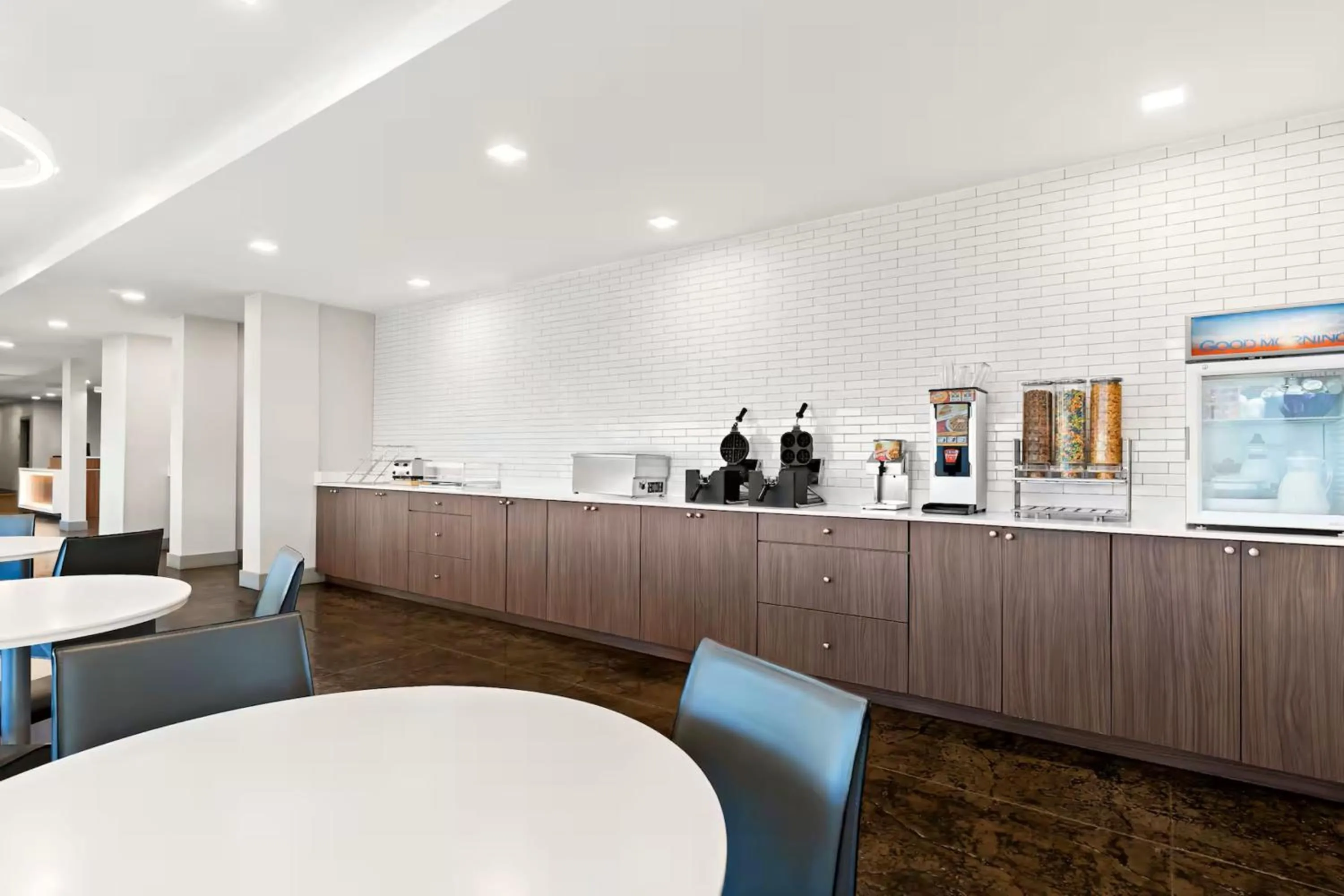 Breakfast in Holiday Inn Express & Suites George - Quincy South by IHG