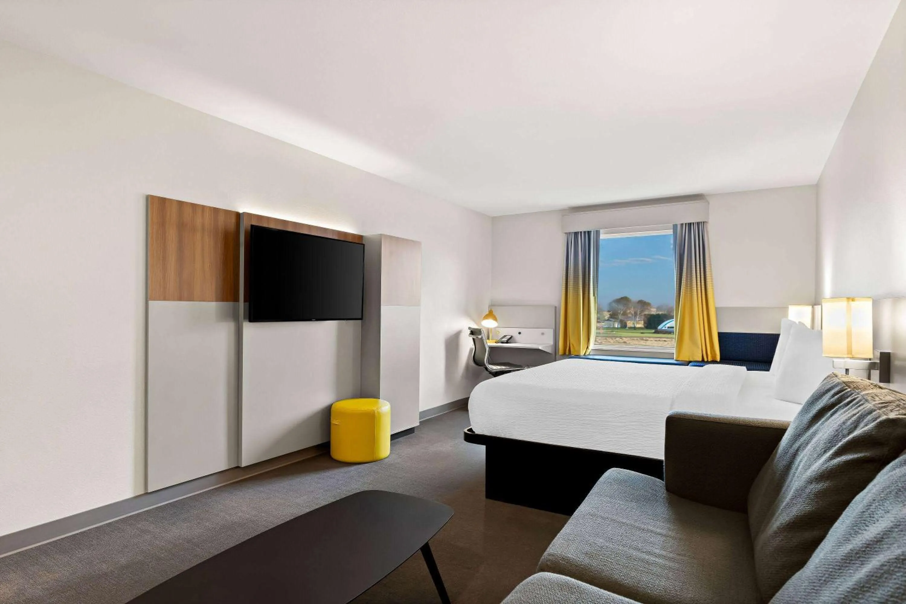 Photo of the whole room, Bed in Holiday Inn Express & Suites George - Quincy South by IHG