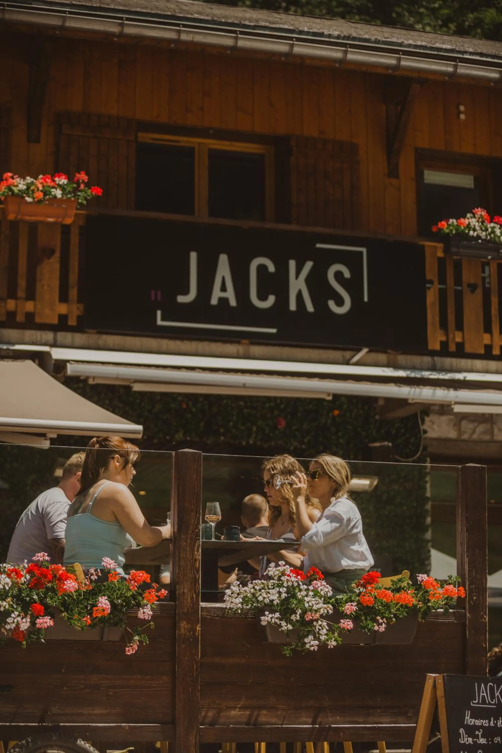 Lounge or bar in Hôtel Les Grangettes