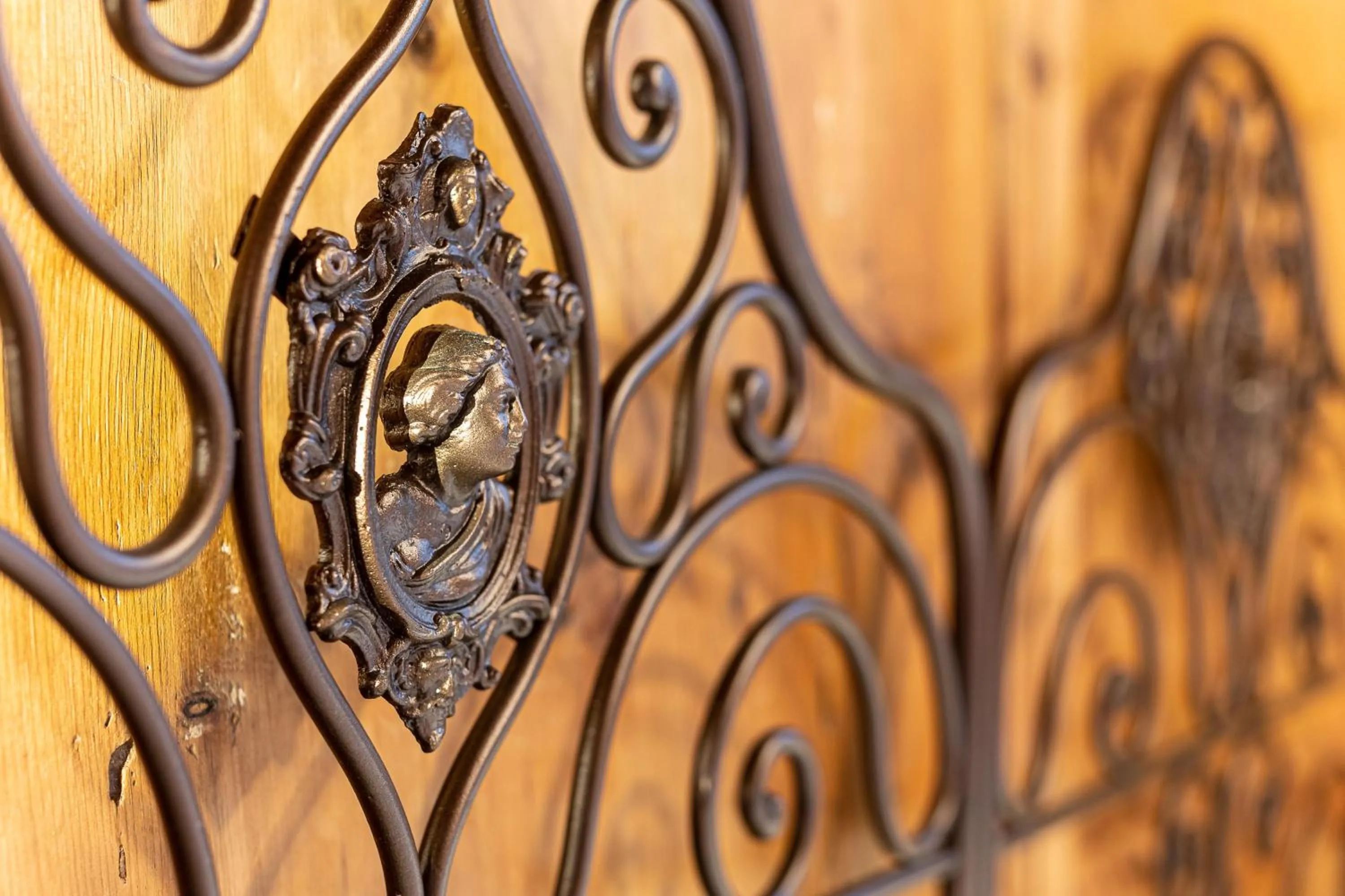 Decorative detail in Curt di Clement Eco Mobility Hotel