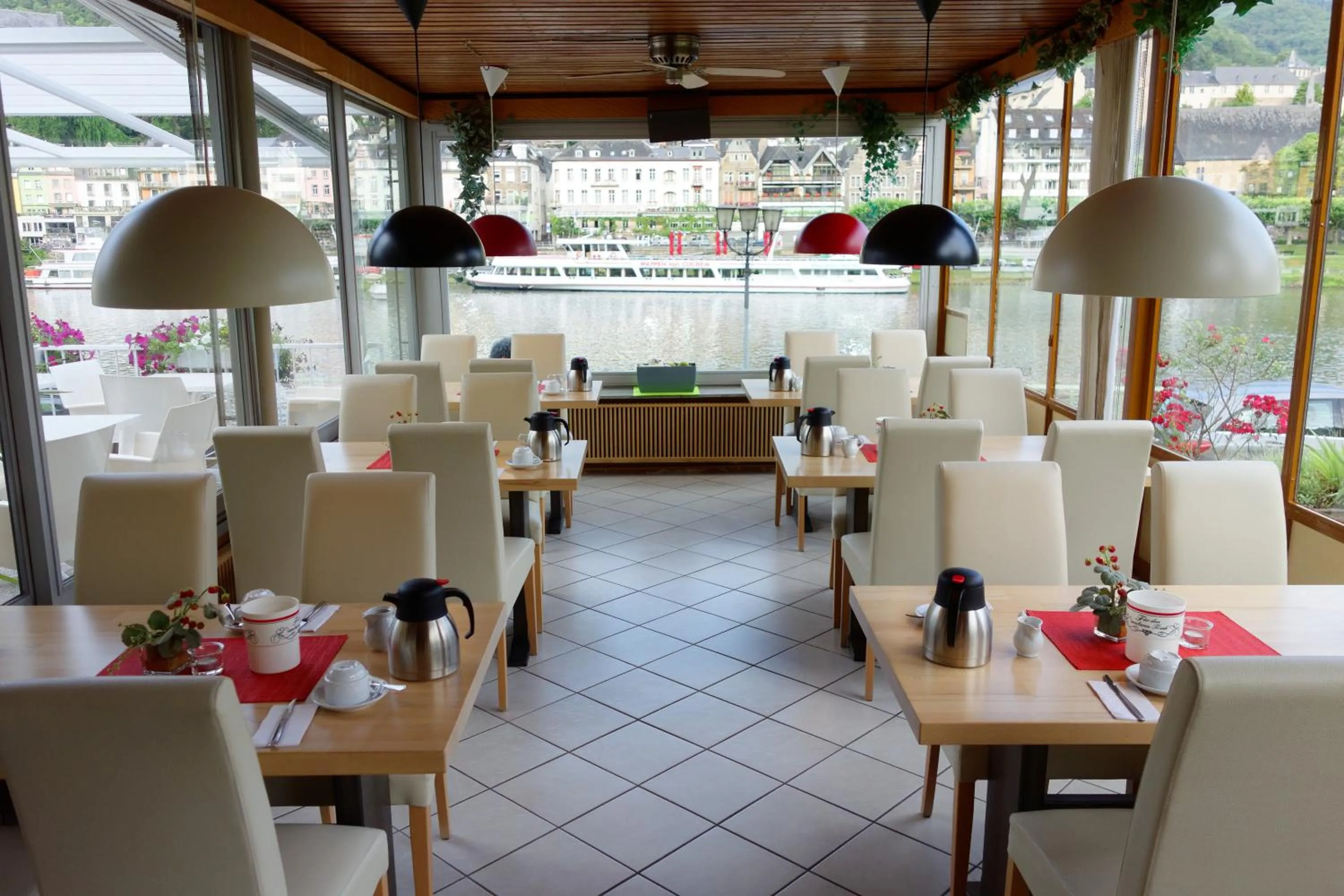 Restaurant/places to eat in Hotel Haus Sonnschein