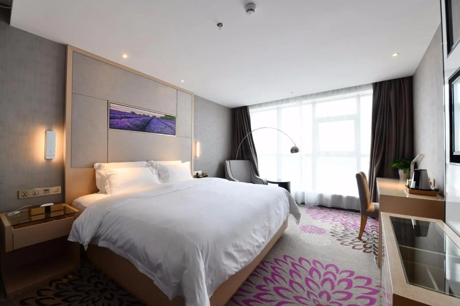 Bed in Lavande Hotel Huizhou High-speed Railway South Station Wanlian Square