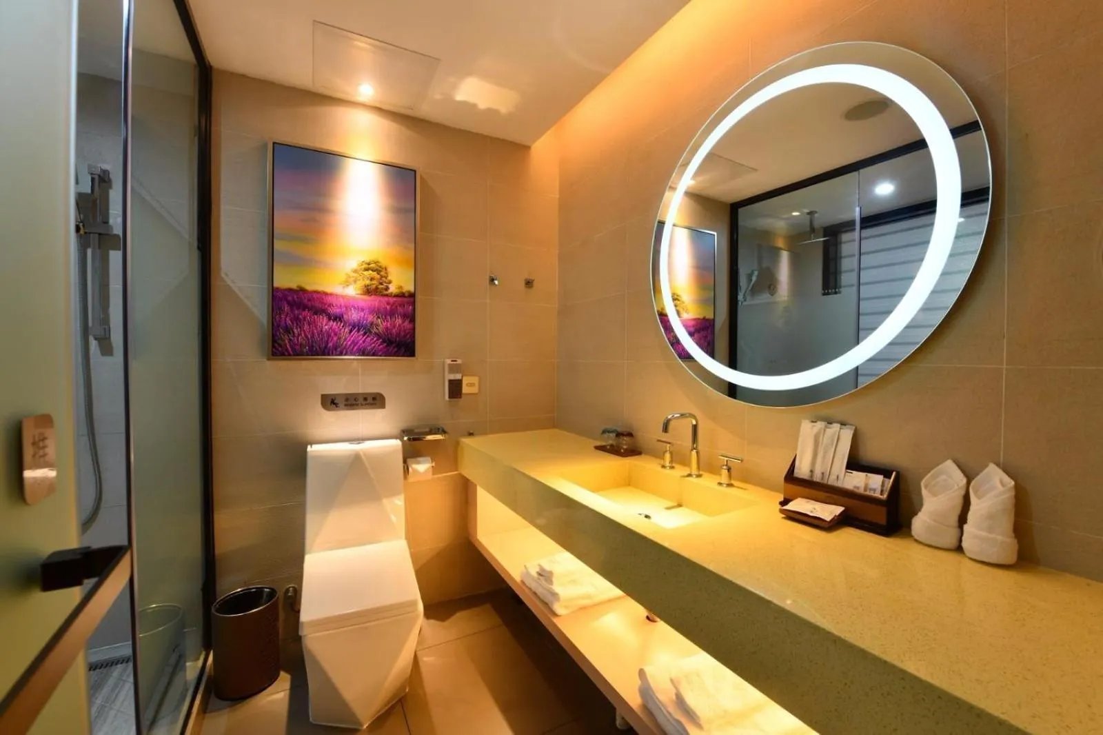 Lavande Hotel Huizhou High-speed Railway South Station Wanlian Square