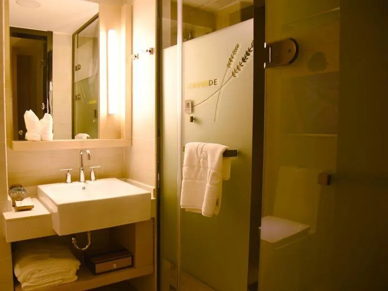 Lavande Hotel Zhanjiang Xuwen Tianrunhui