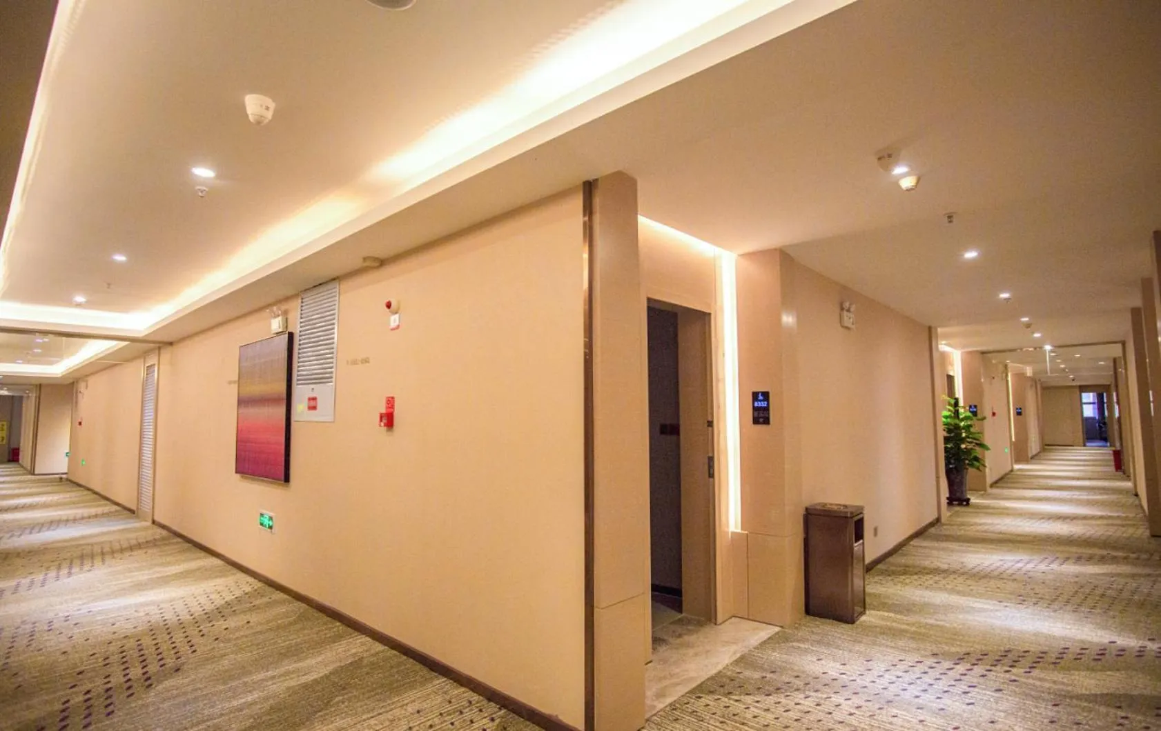 Lavande Hotel Changji Changning Road