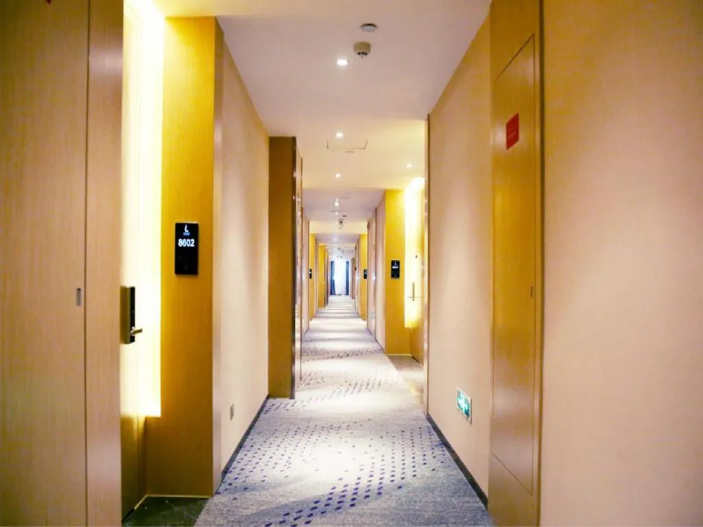 Lavande Hotel Korla city government swan lake