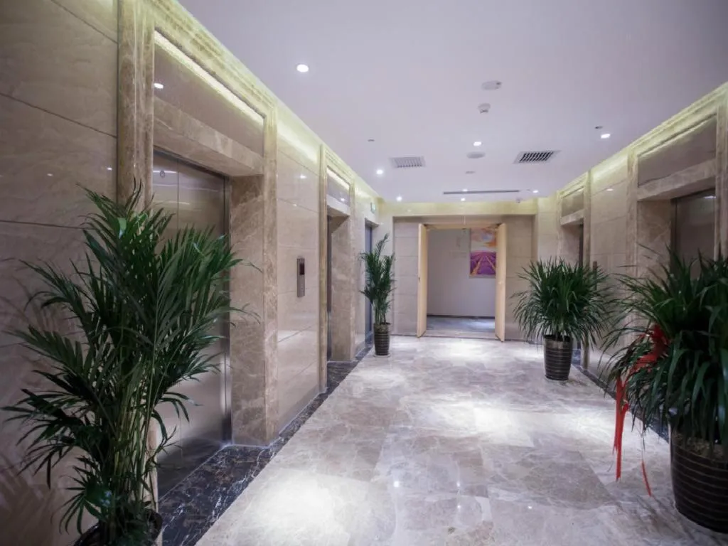 Lavande Hotel Korla city government swan lake