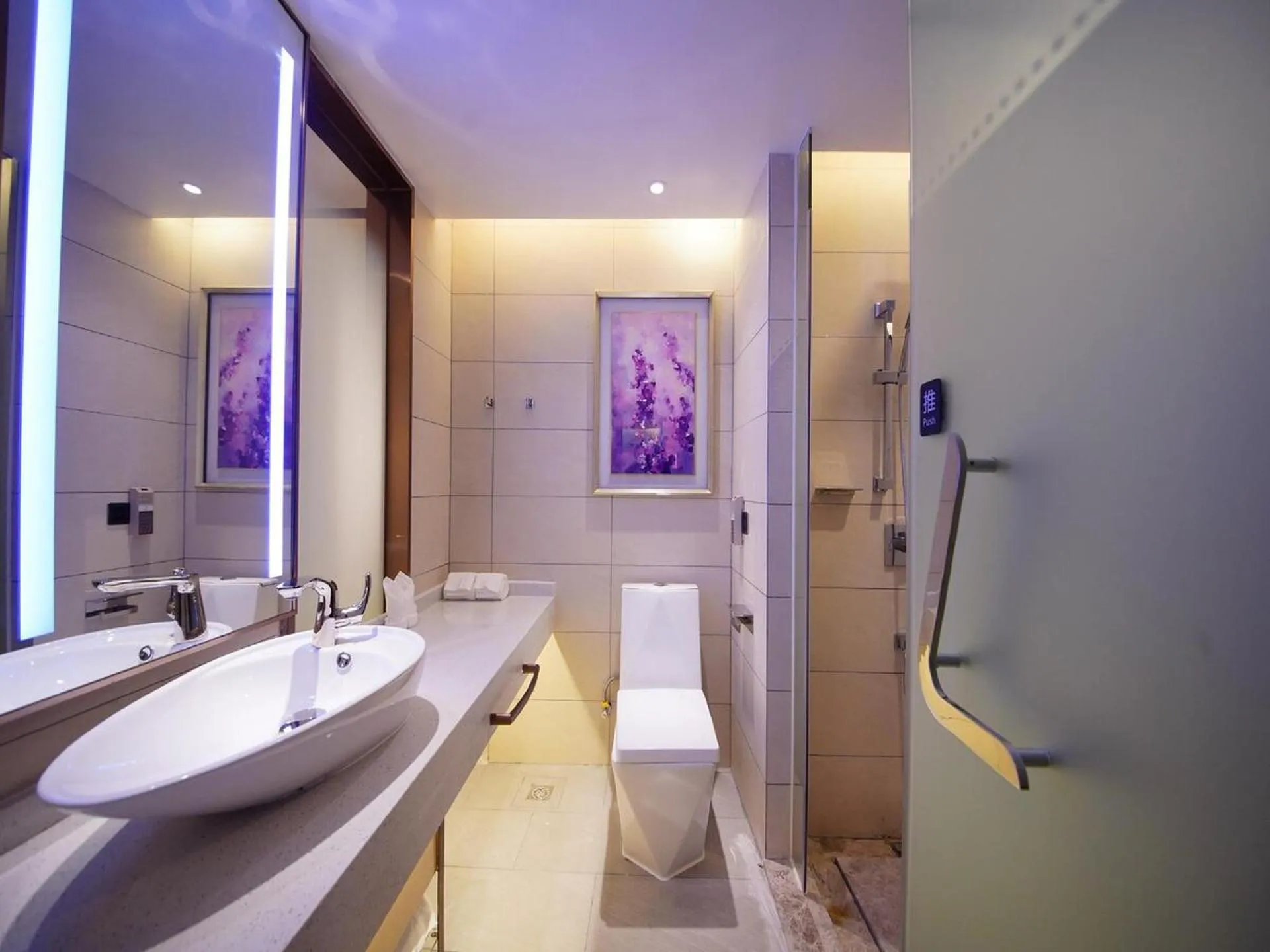 Lavande Hotel Heyuan Longchuan