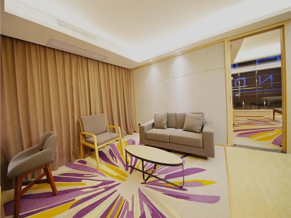 Lavande Hotel Heyuan Longchuan