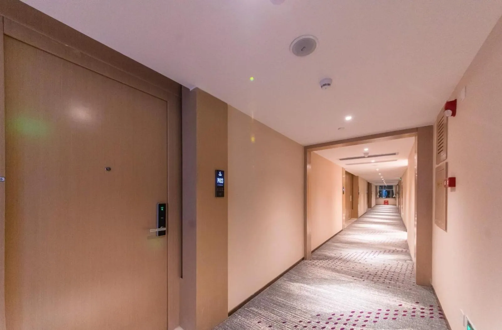 Lavande Hotel Heyuan Longchuan