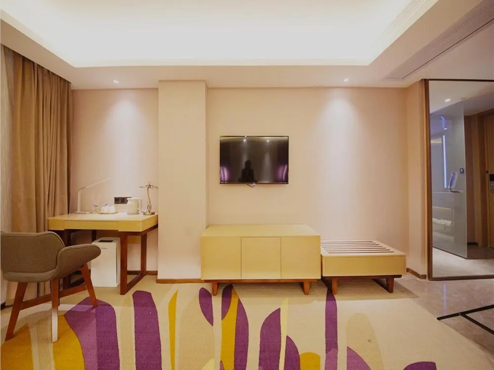 Lavande Hotel Heyuan Longchuan