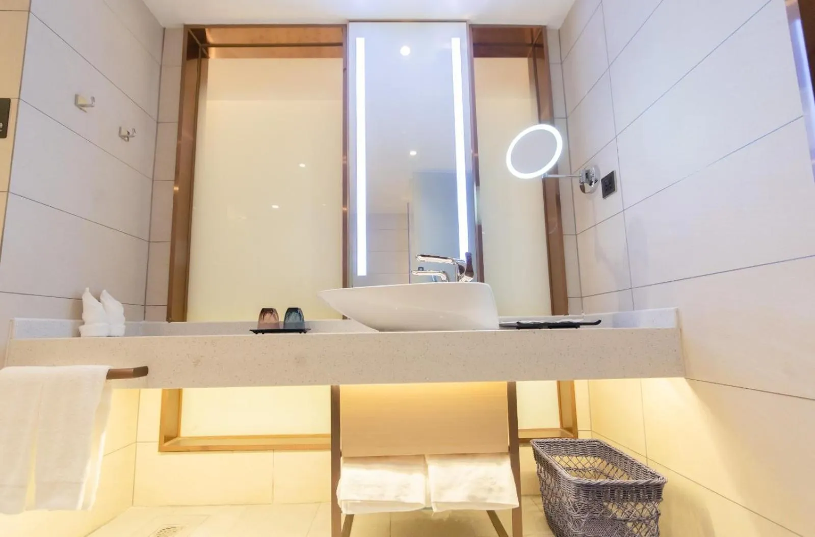 Lavande Hotel Heyuan Longchuan