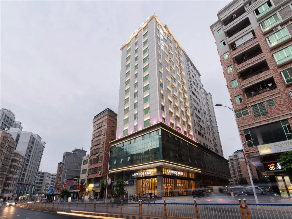 Lavande Hotel Heyuan Longchuan