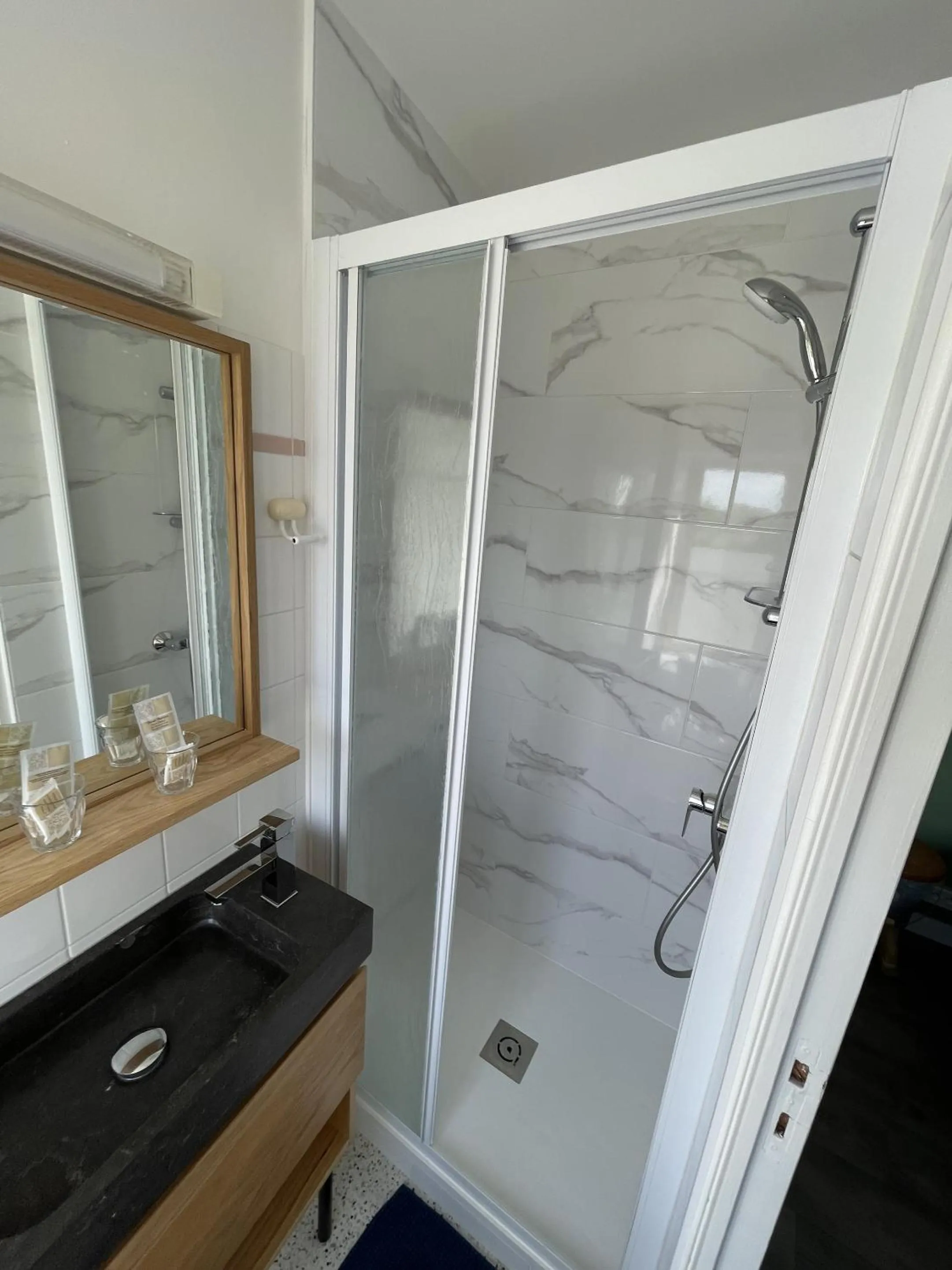 Bathroom in TREAS GLAZ