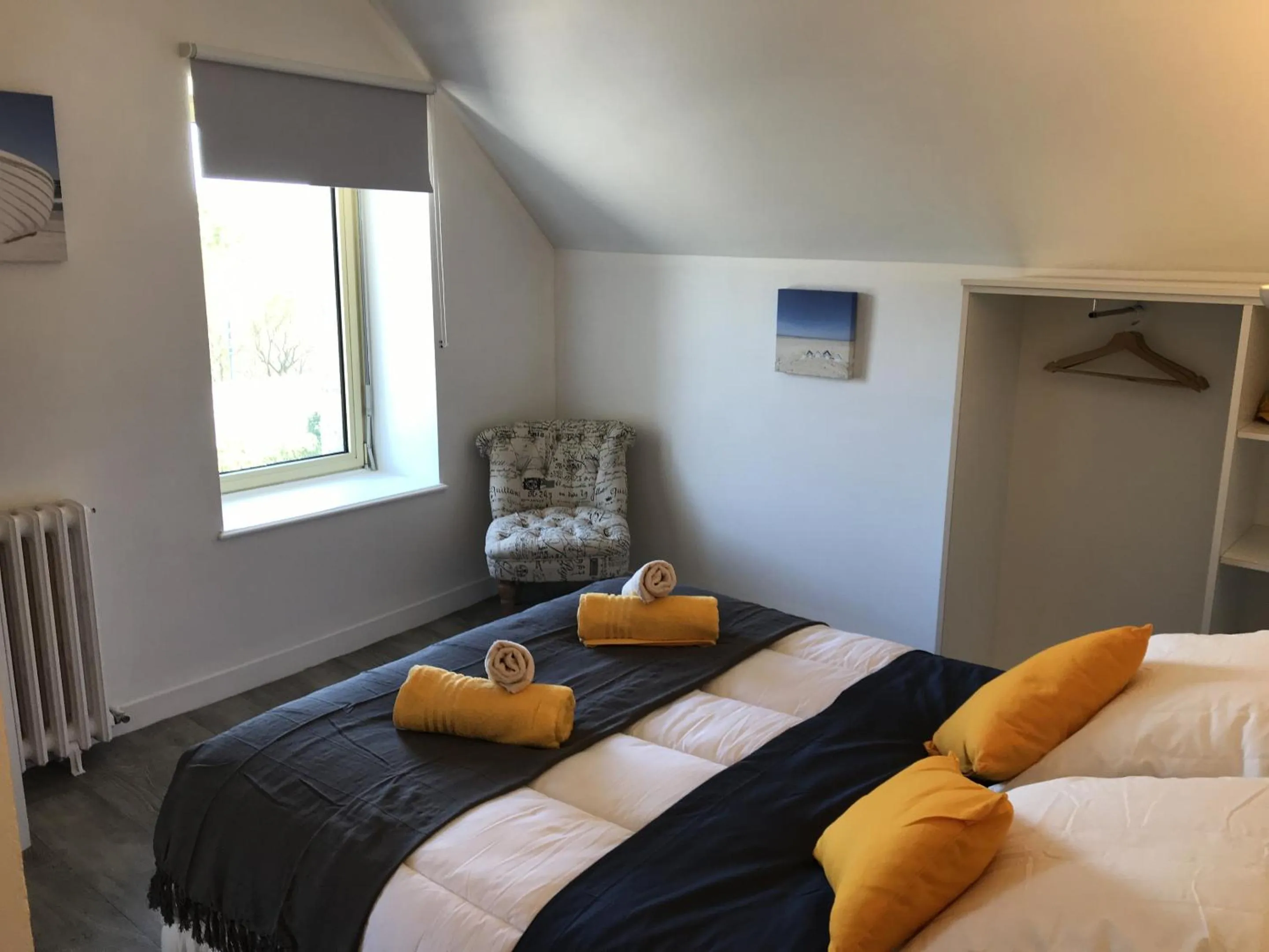 Bedroom, Bed in TREAS GLAZ