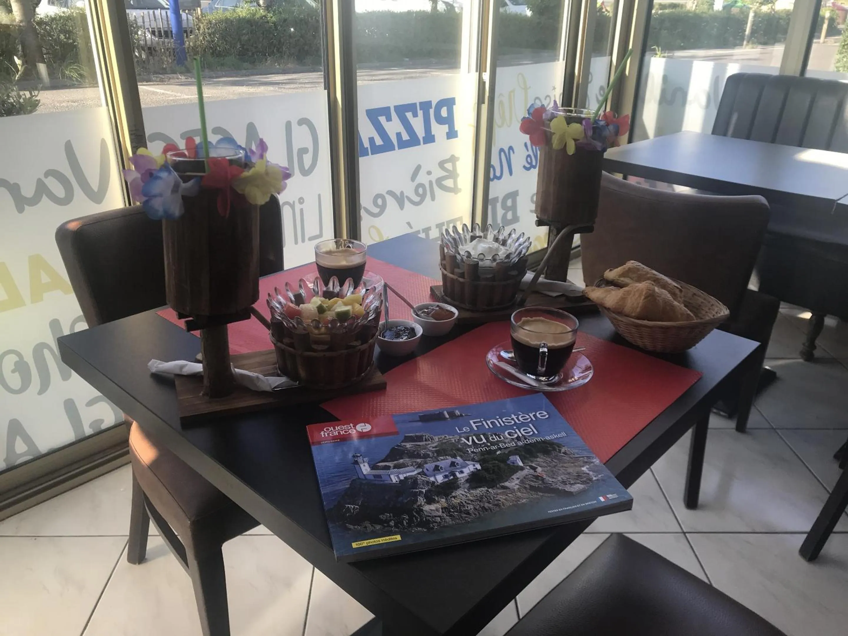 Food and drinks in TREAS GLAZ