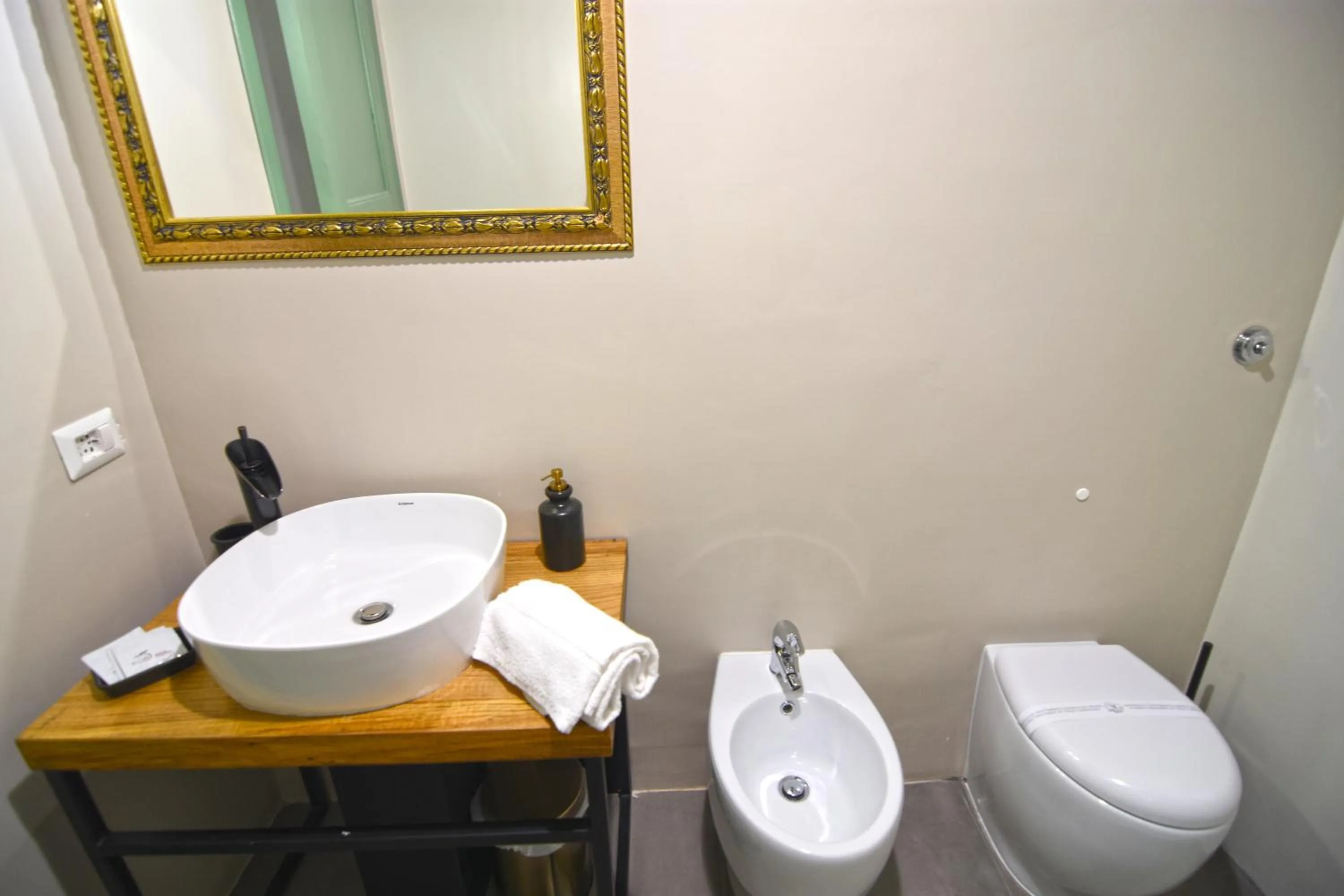 Bathroom in Palà Suites