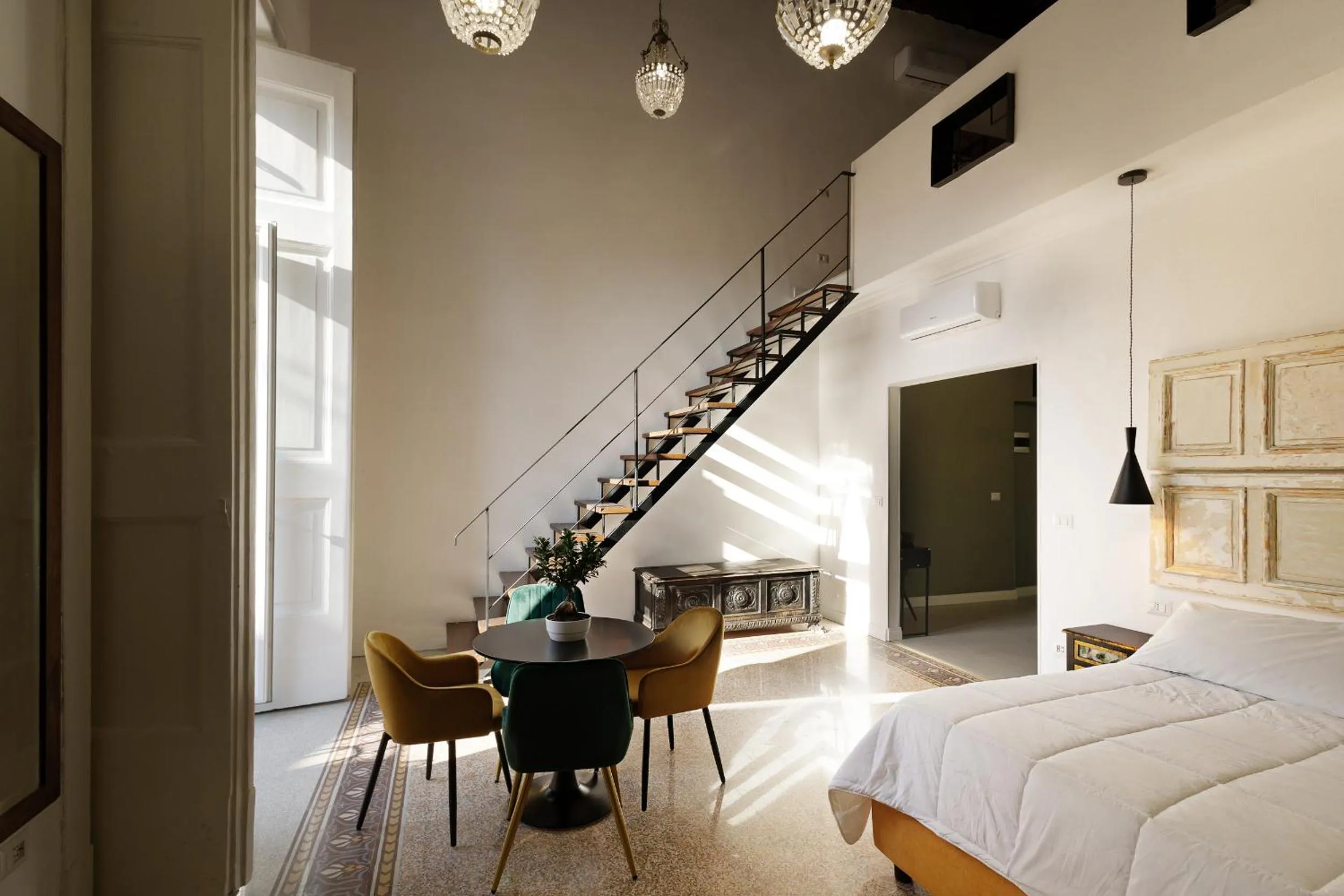 Photo of the whole room, Bed in Palà Suites