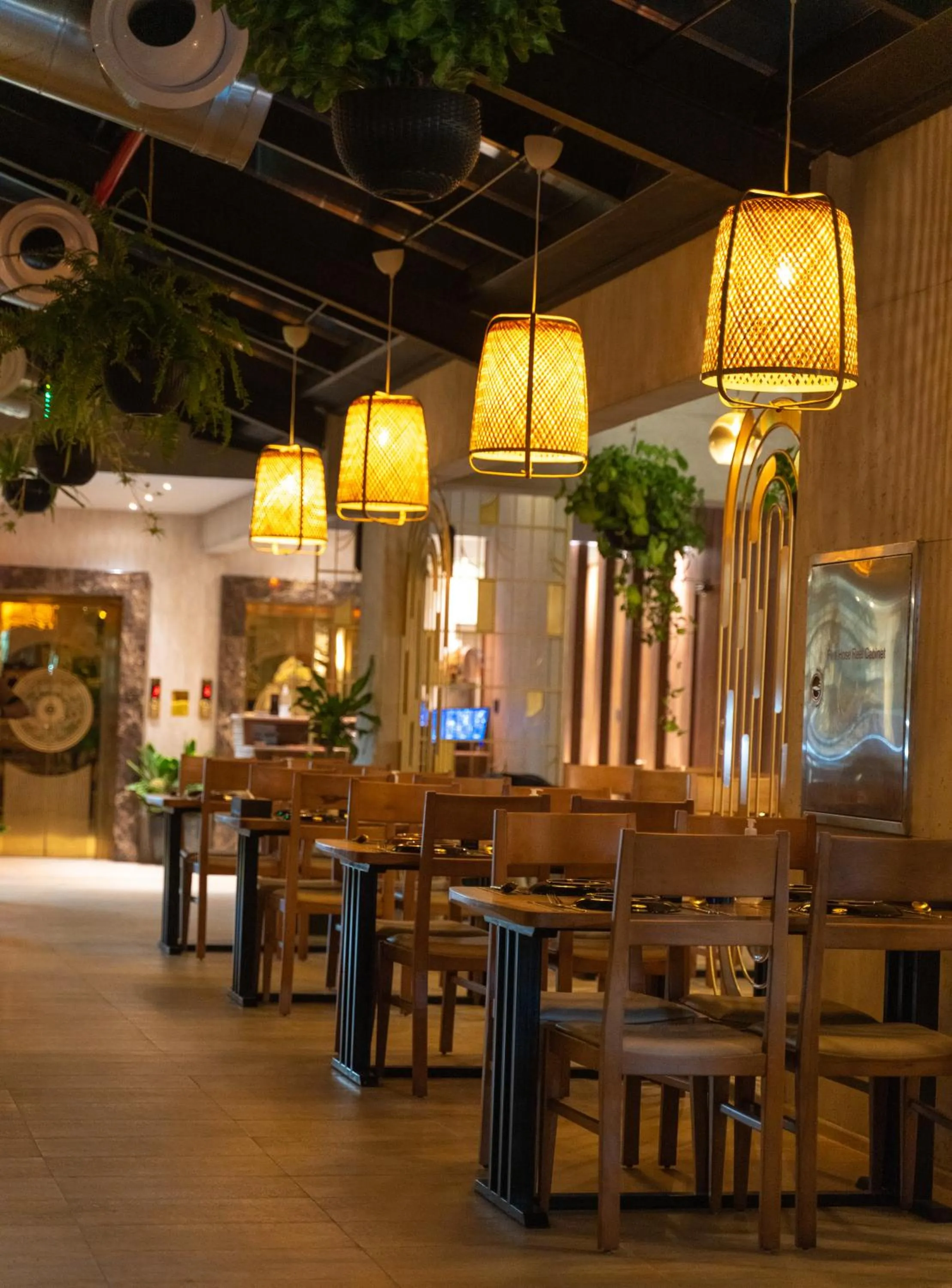 Restaurant/places to eat in Golden Tower Hotel Al Khobar Corniche