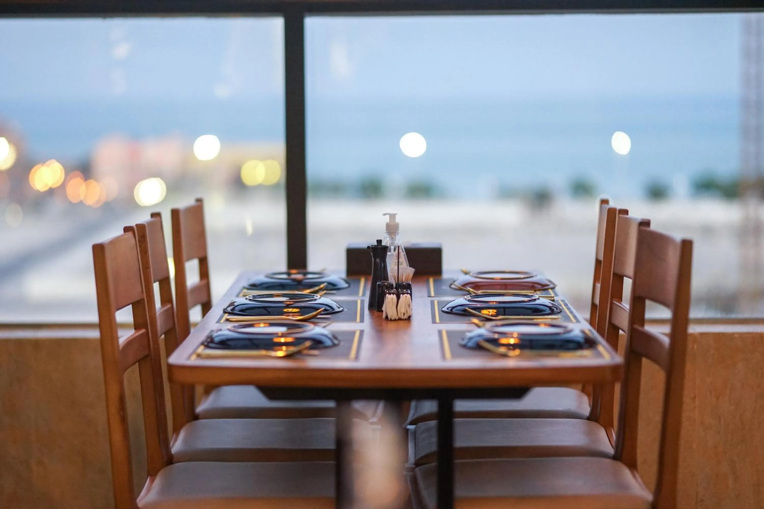 Restaurant/places to eat in Golden Tower Hotel Al Khobar Corniche