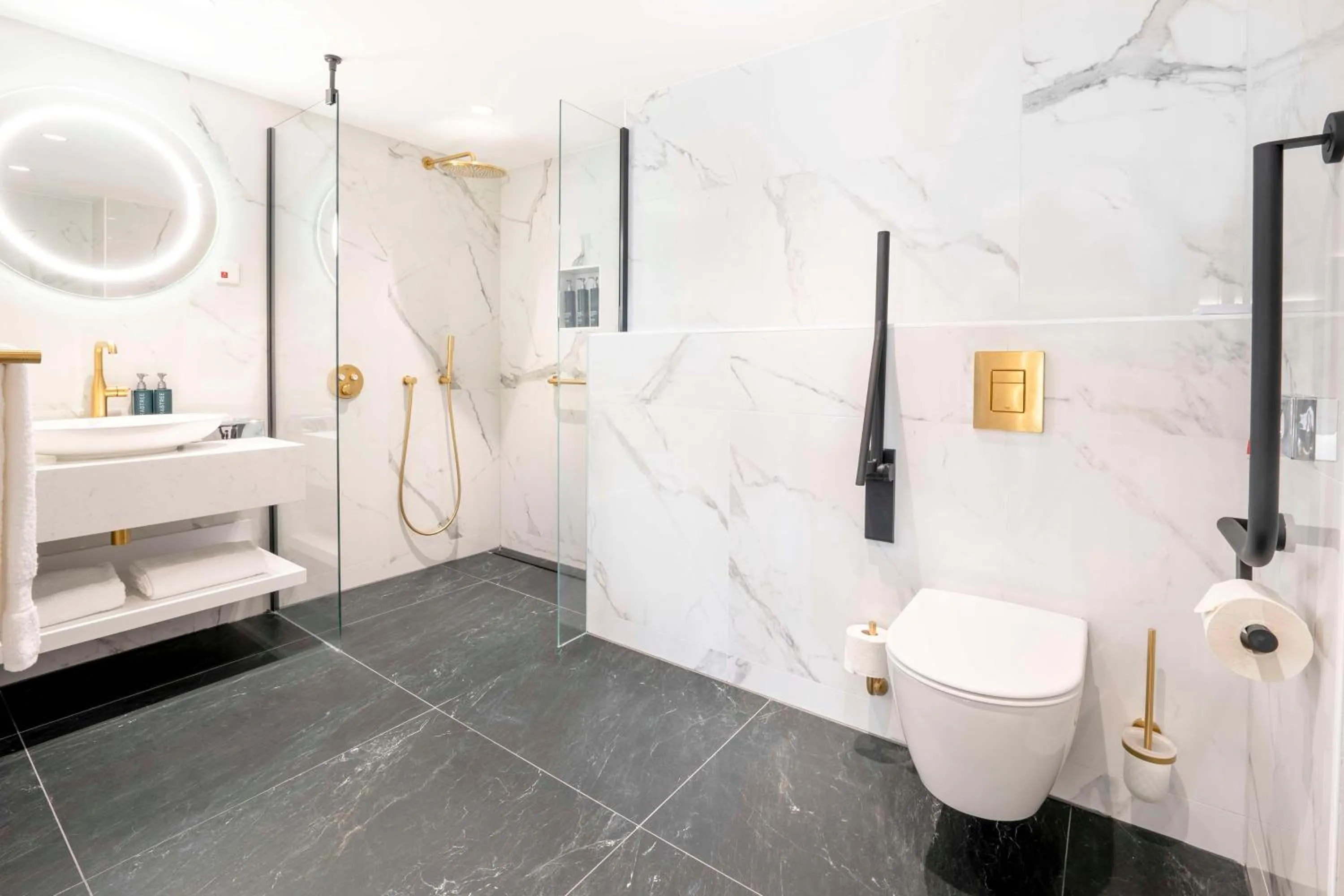 Bathroom in Hilton Berlin