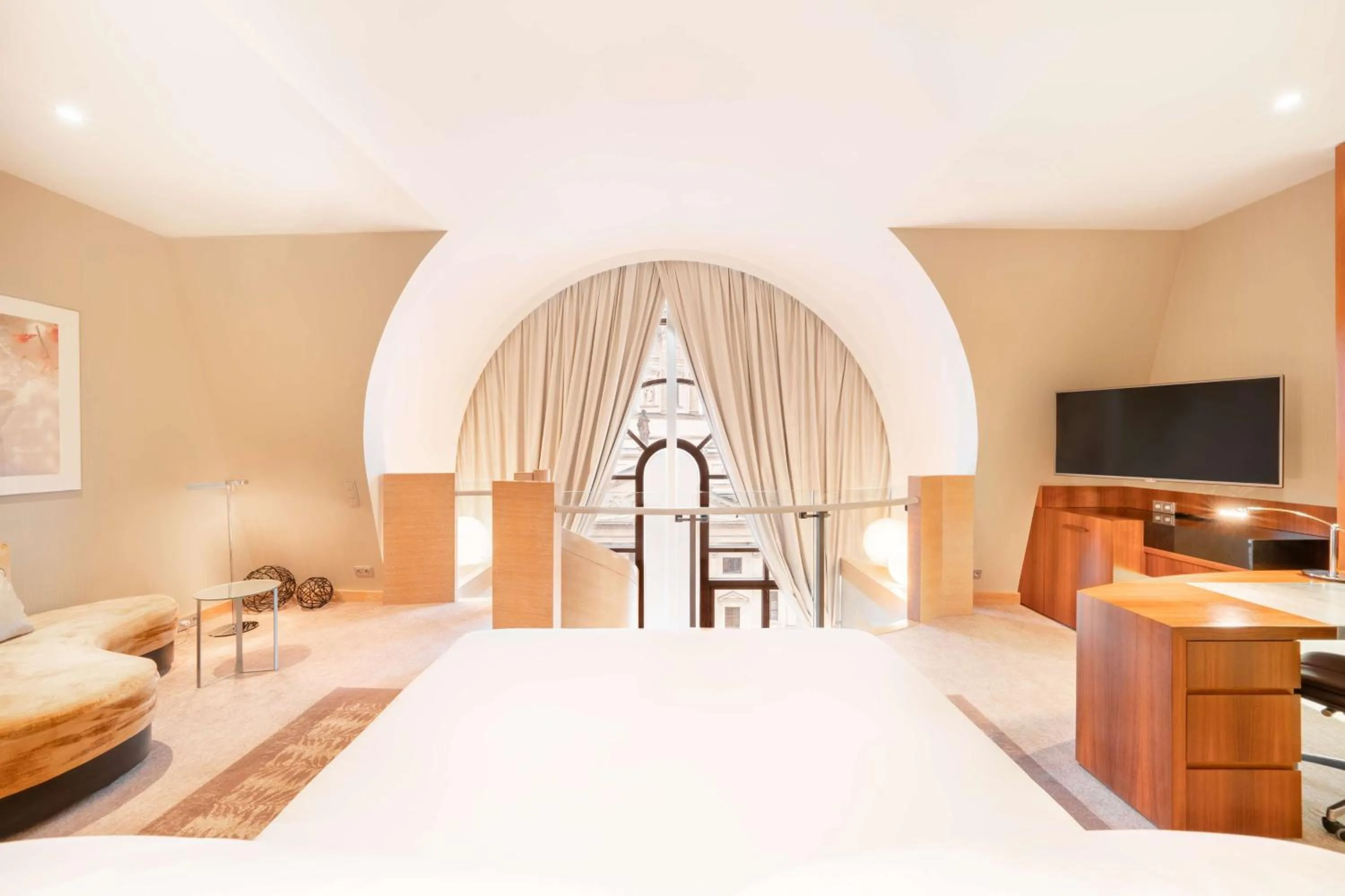 View (from property/room), Bed in Hilton Berlin