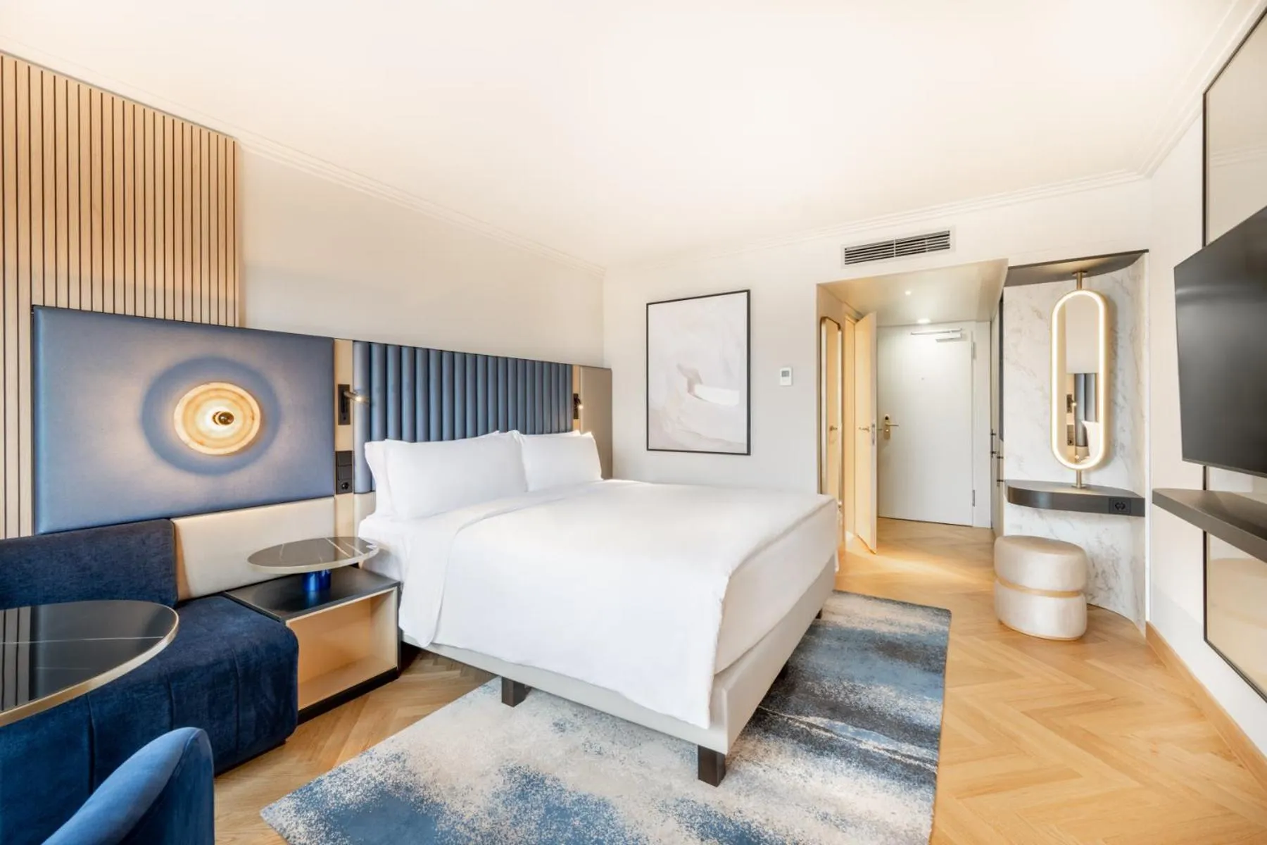 Bedroom, Bed in Hilton Berlin