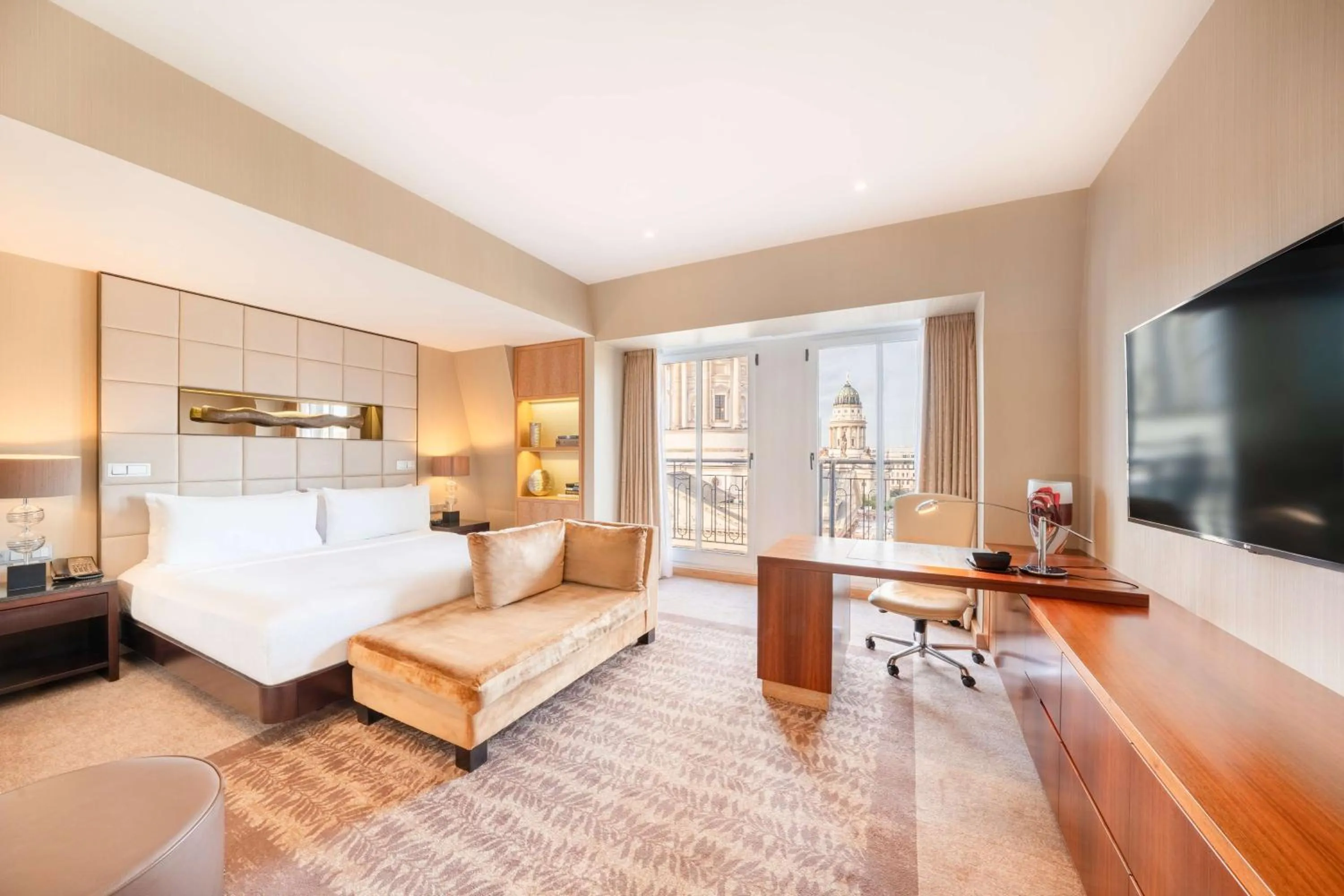 View (from property/room), Bed in Hilton Berlin