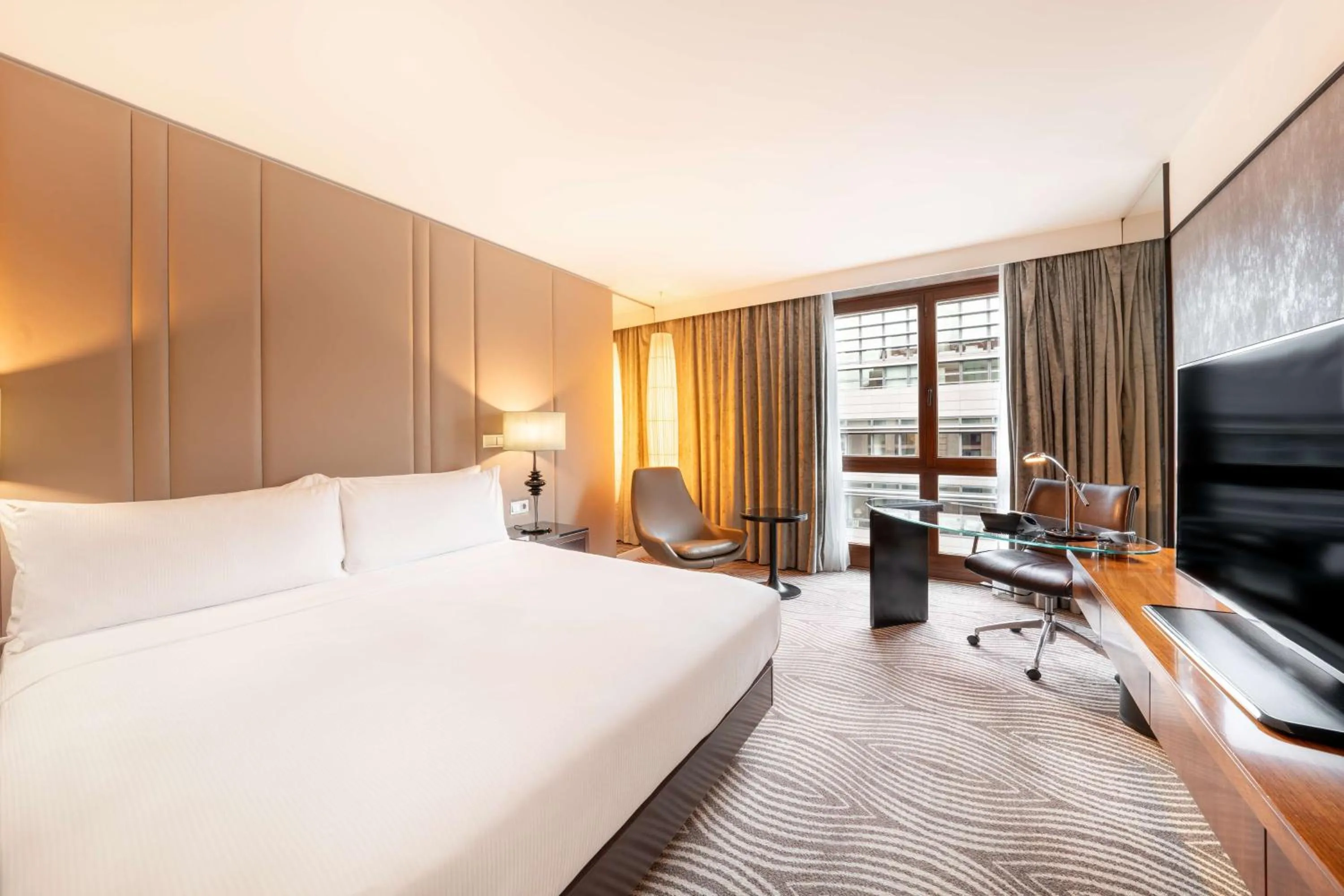 Living room, Bed in Hilton Berlin