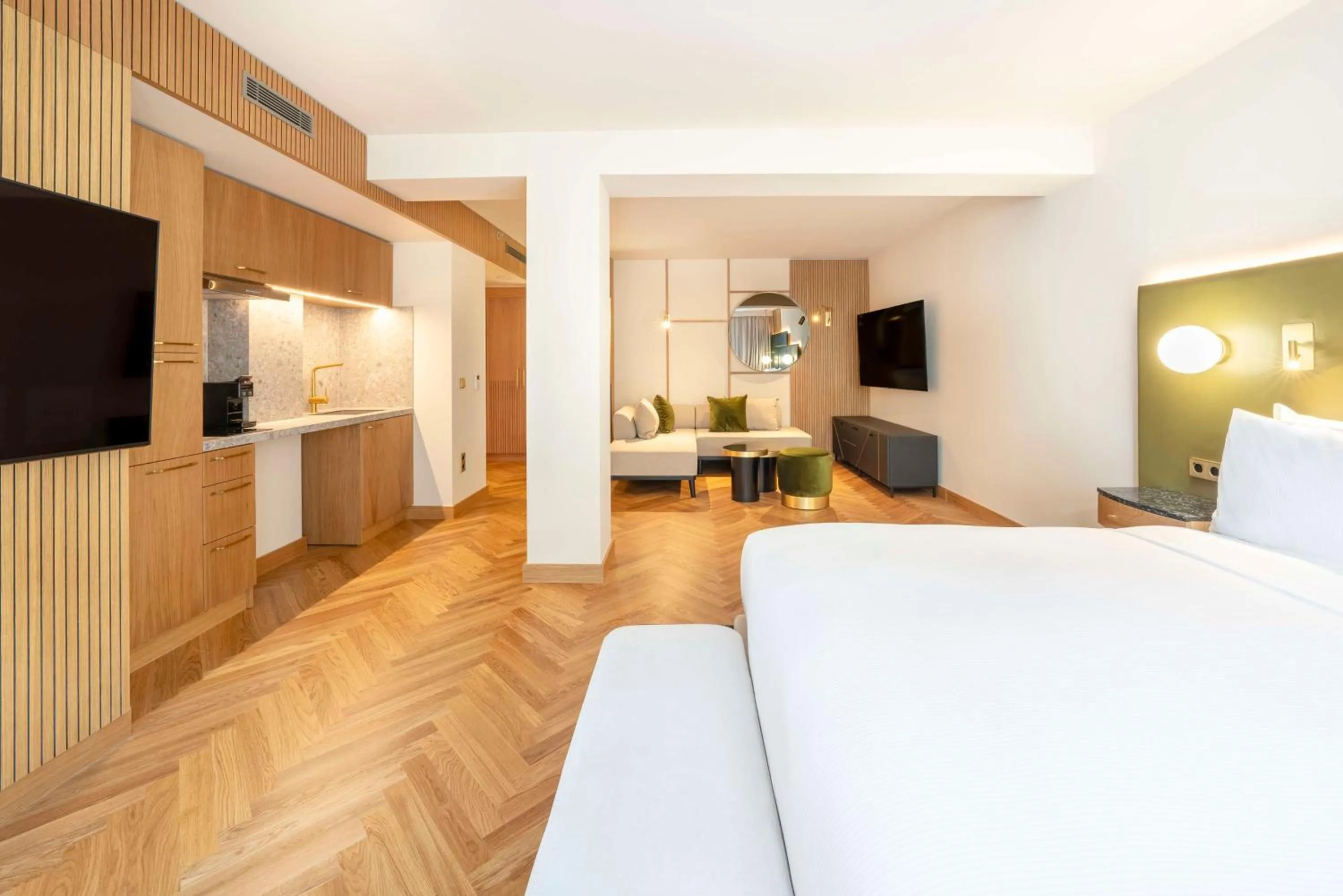 Living room, Bed in Hilton Berlin