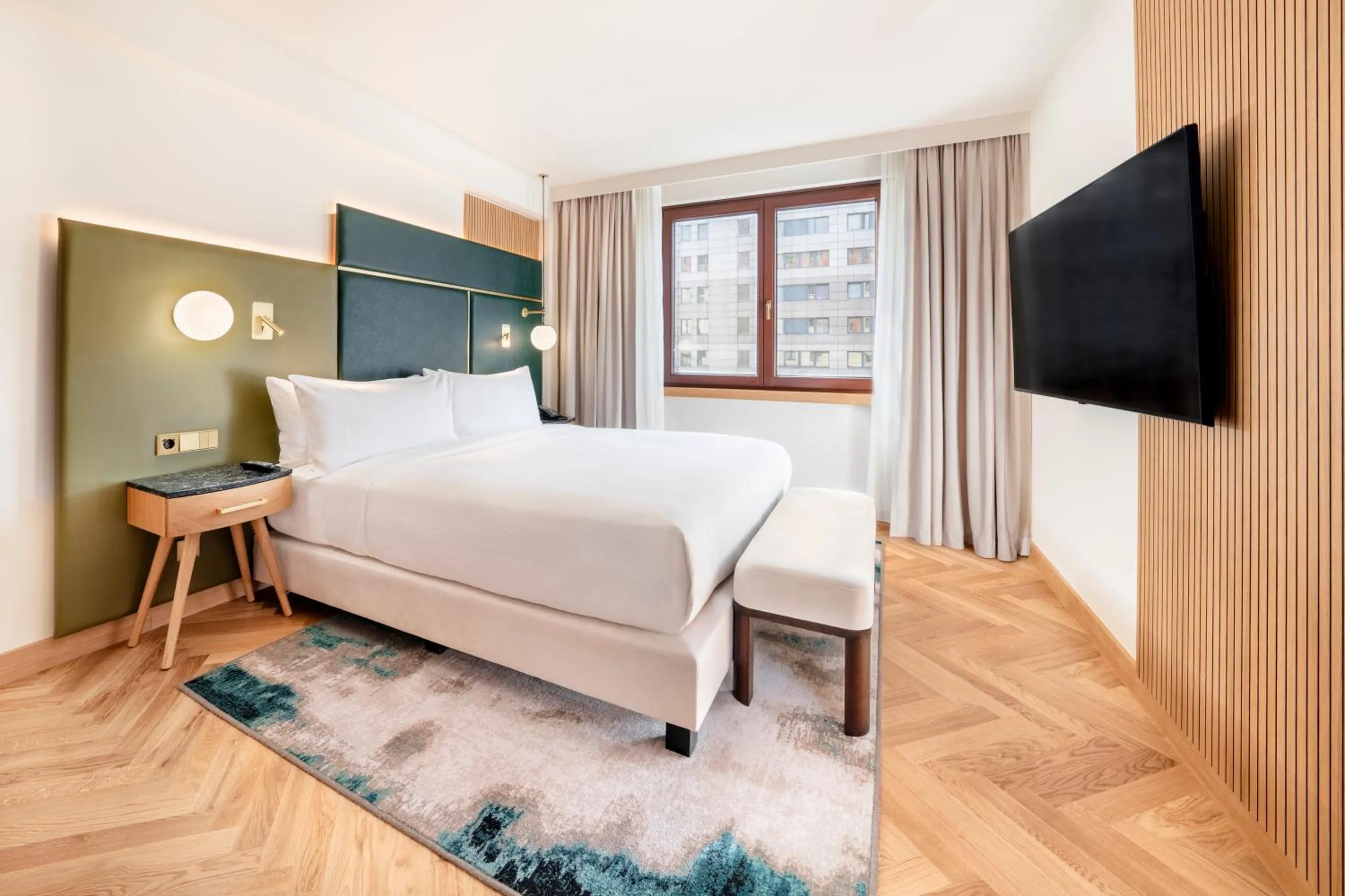 Bedroom, Bed in Hilton Berlin