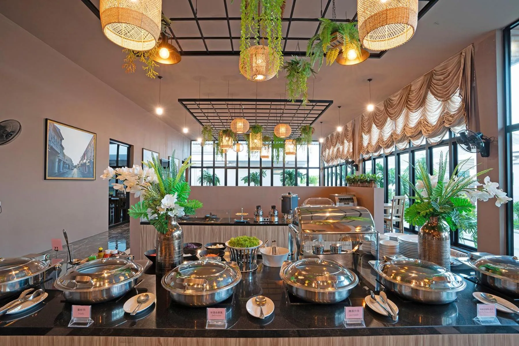 Restaurant/places to eat in Gold Chariot Pool Villa, Phuket - SHA Plus Certified