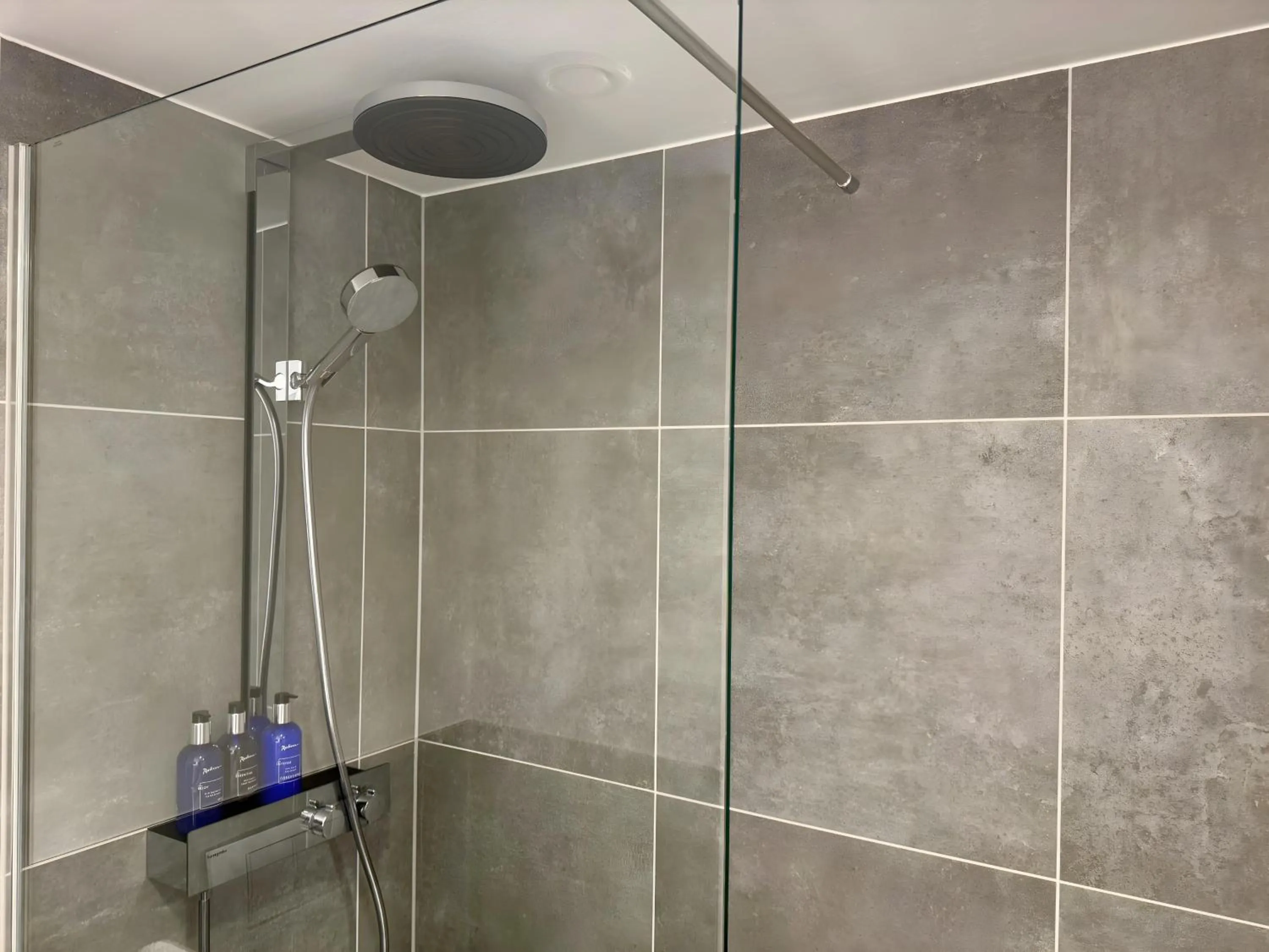 Bathroom in Radisson Blu Hotel Bremen