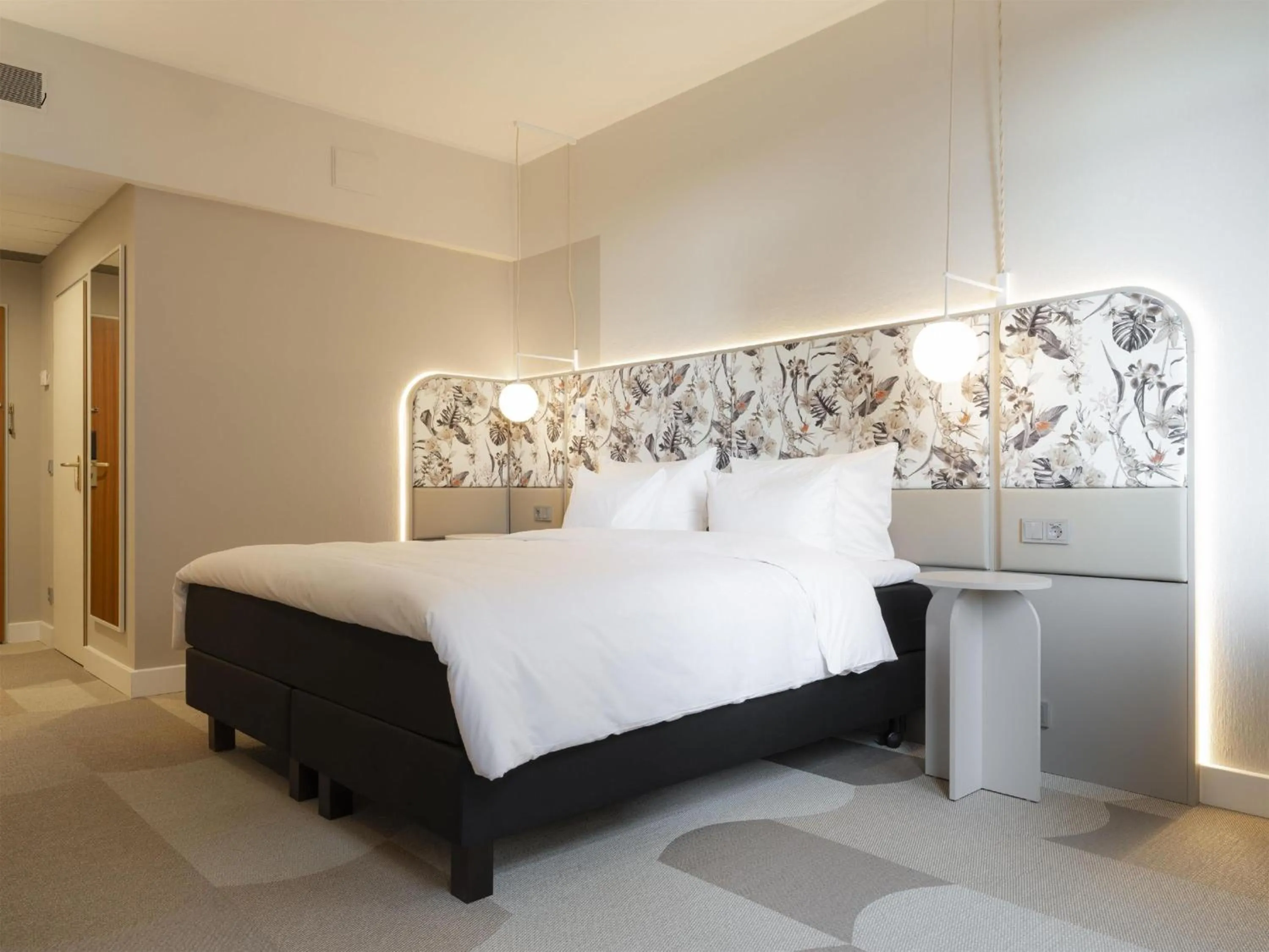 Bedroom, Bed in Radisson Blu Hotel Bremen