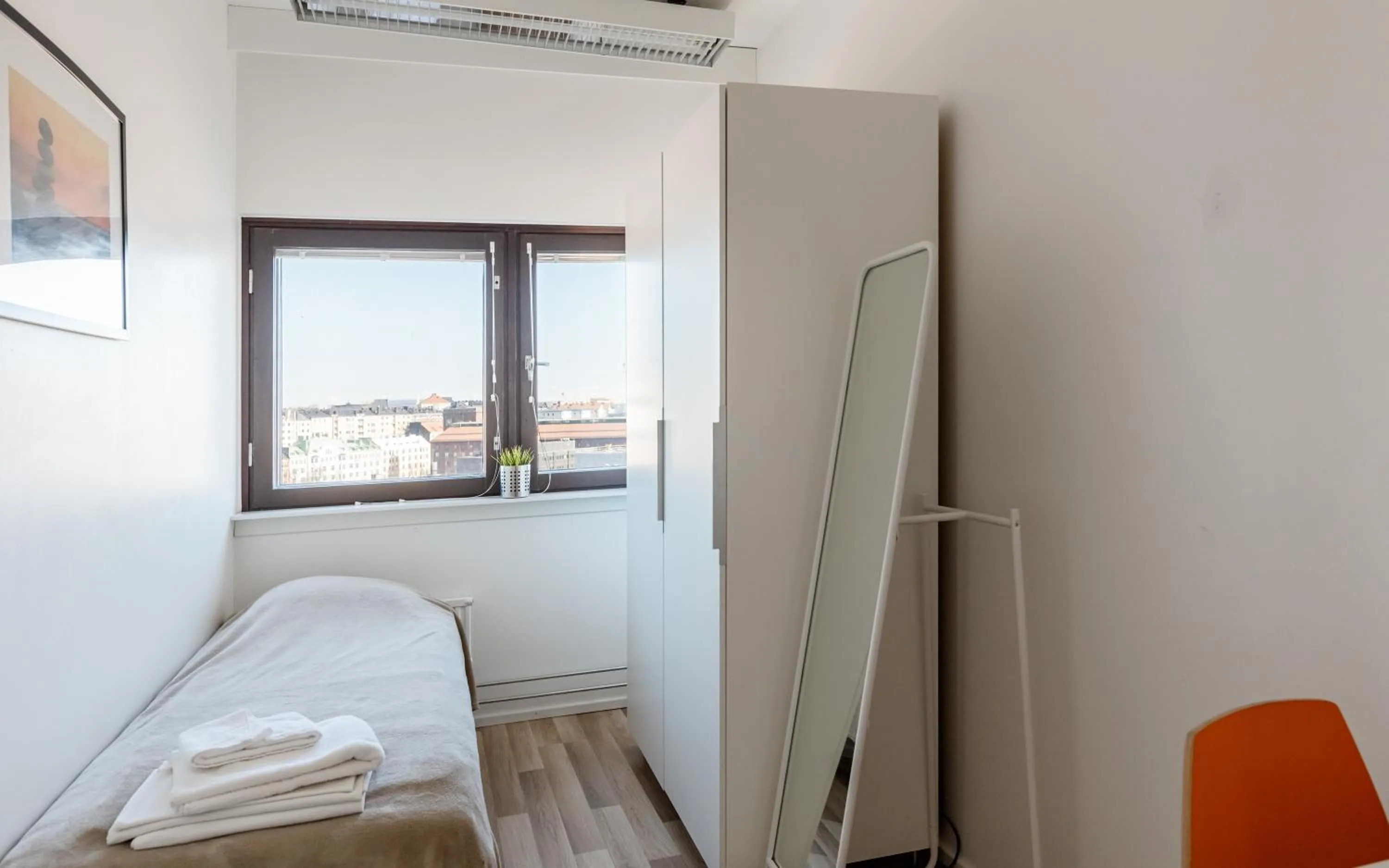 Photo of the whole room, Bed in Sky Hostel Helsinki